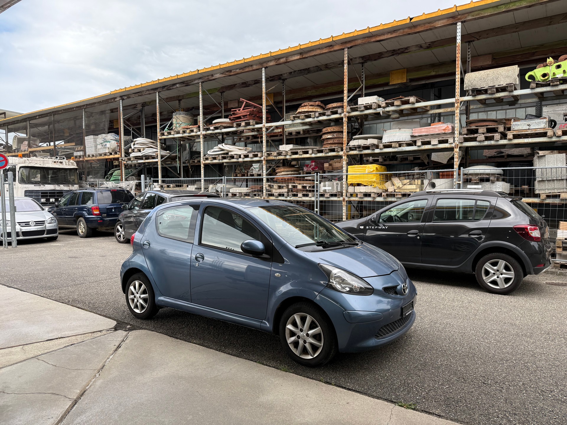 TOYOTA Aygo 1.0 blue-image-6