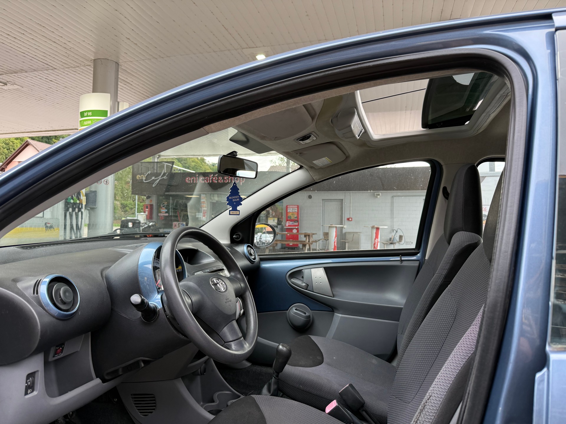 TOYOTA Aygo 1.0 blue-image-13