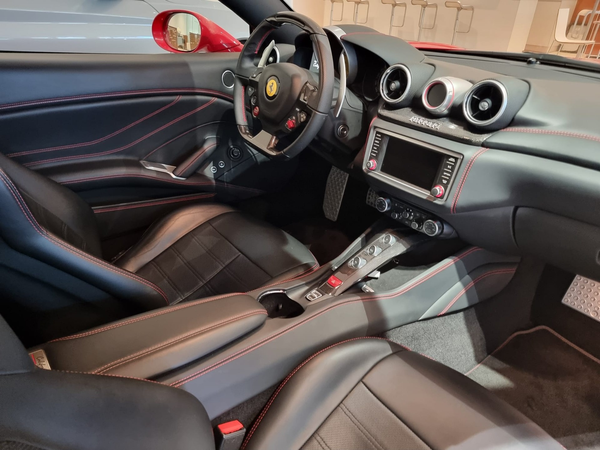 FERRARI California 3.9 V8 T-image-9