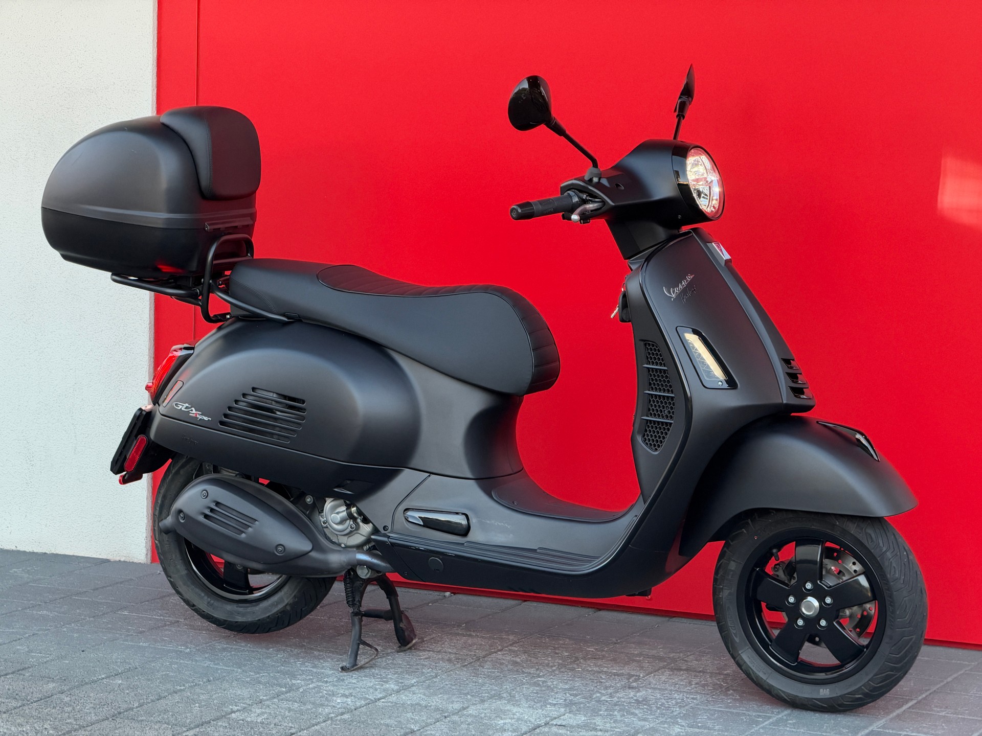 PIAGGIO Vespa GTS 300 HPE Super Notte ABS/ASR-image-10