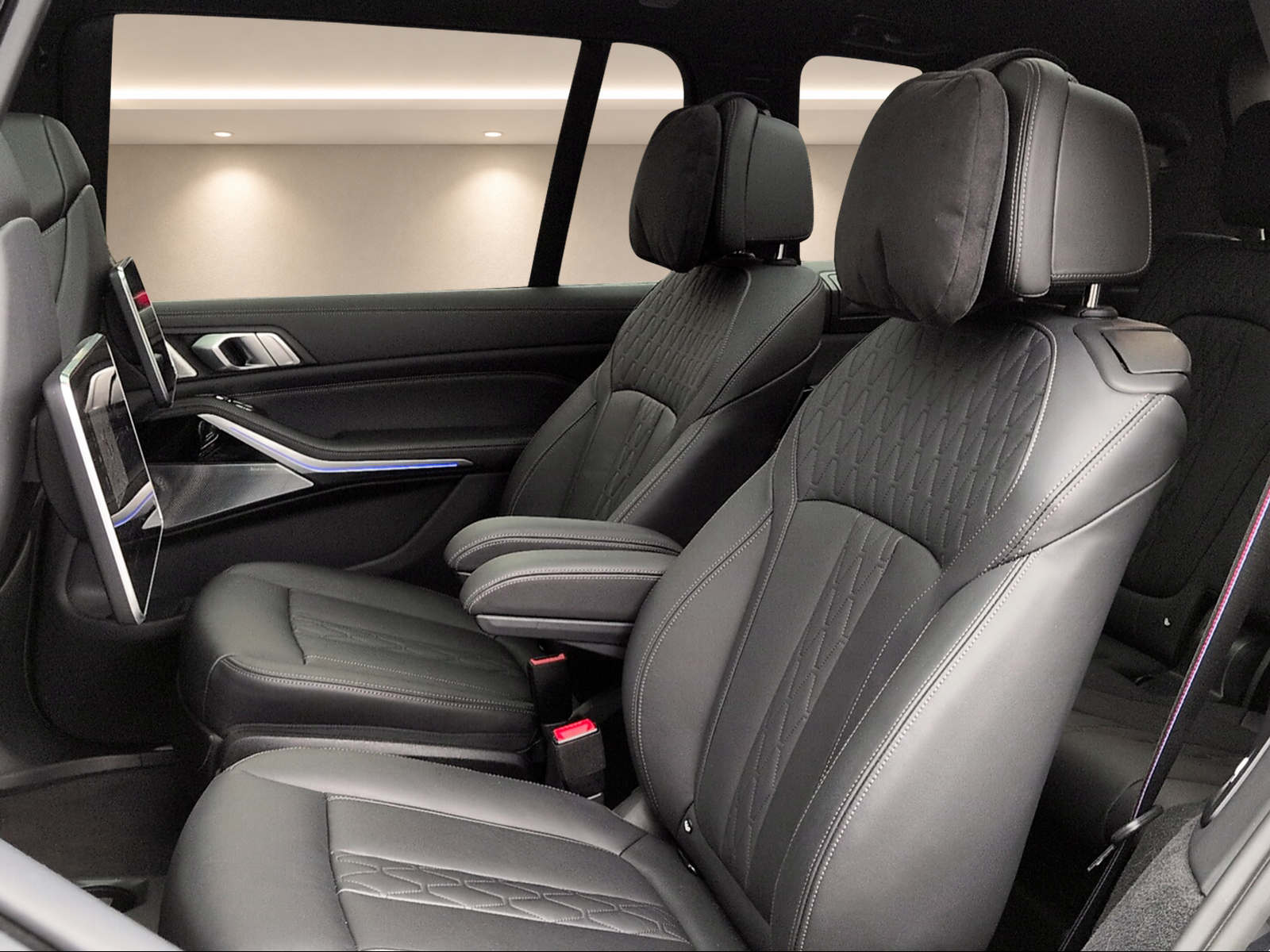 BMW X7 M50i-image-11