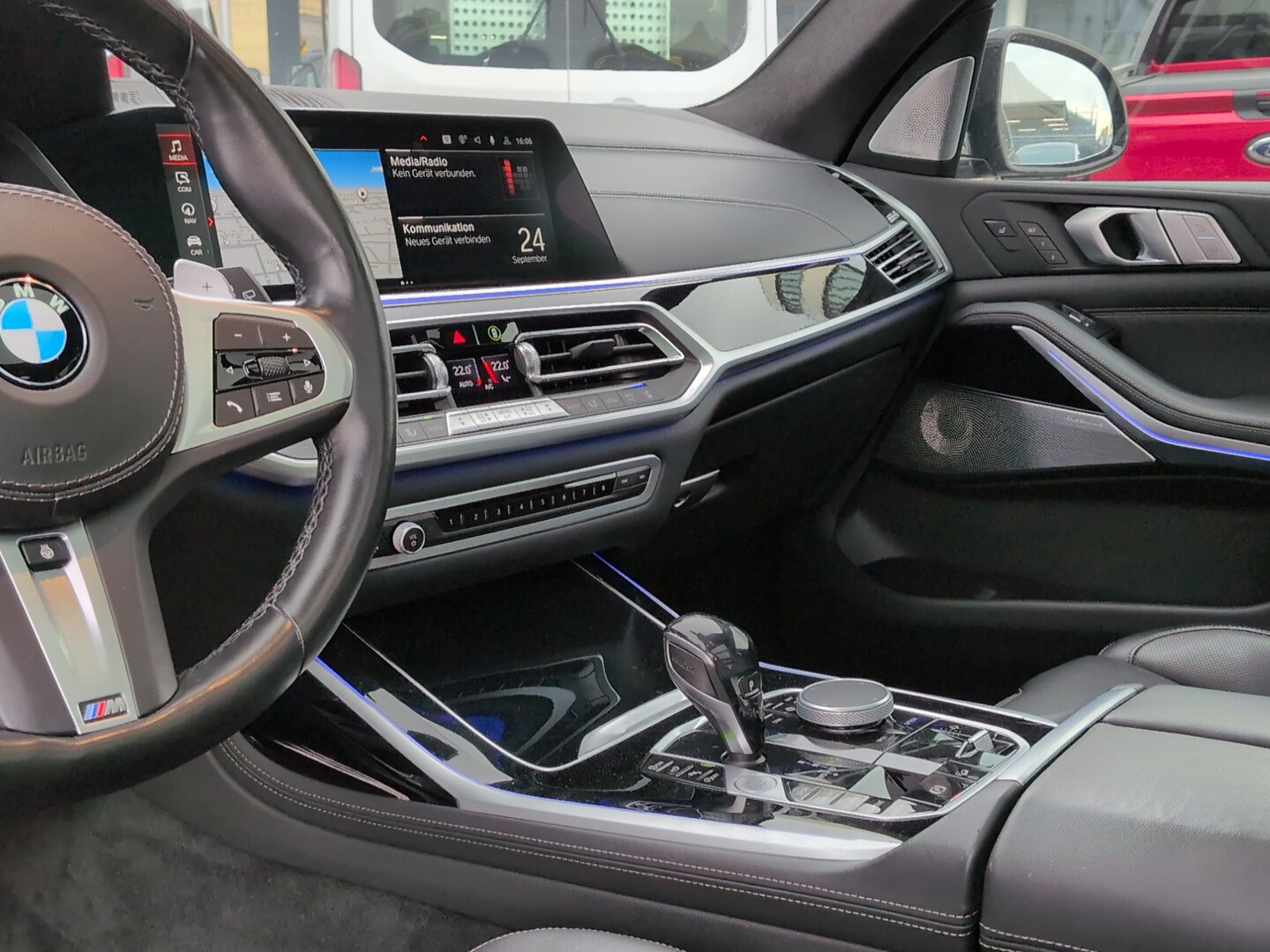 BMW X7 M50i-image-10