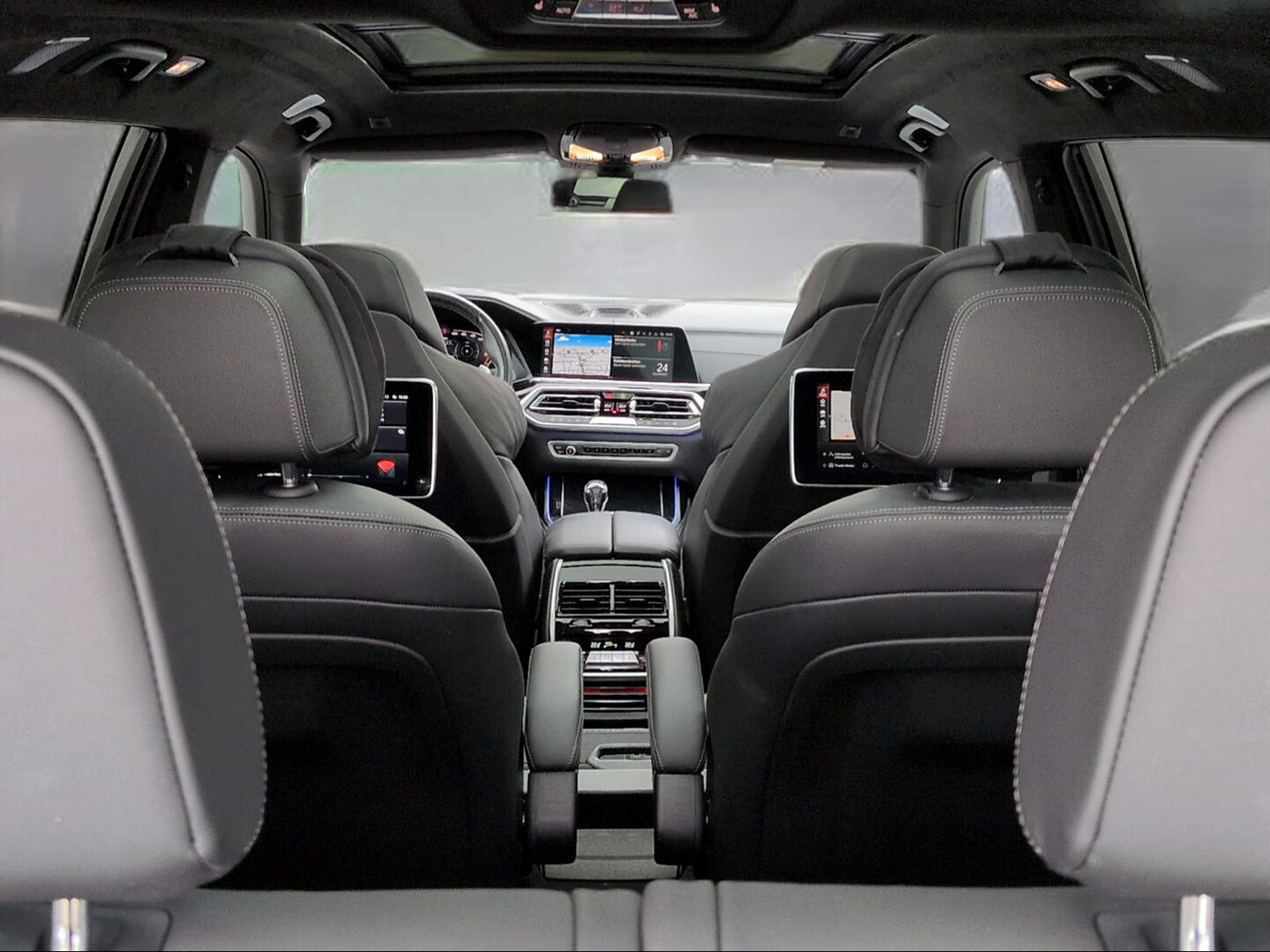 BMW X7 M50i-image-13