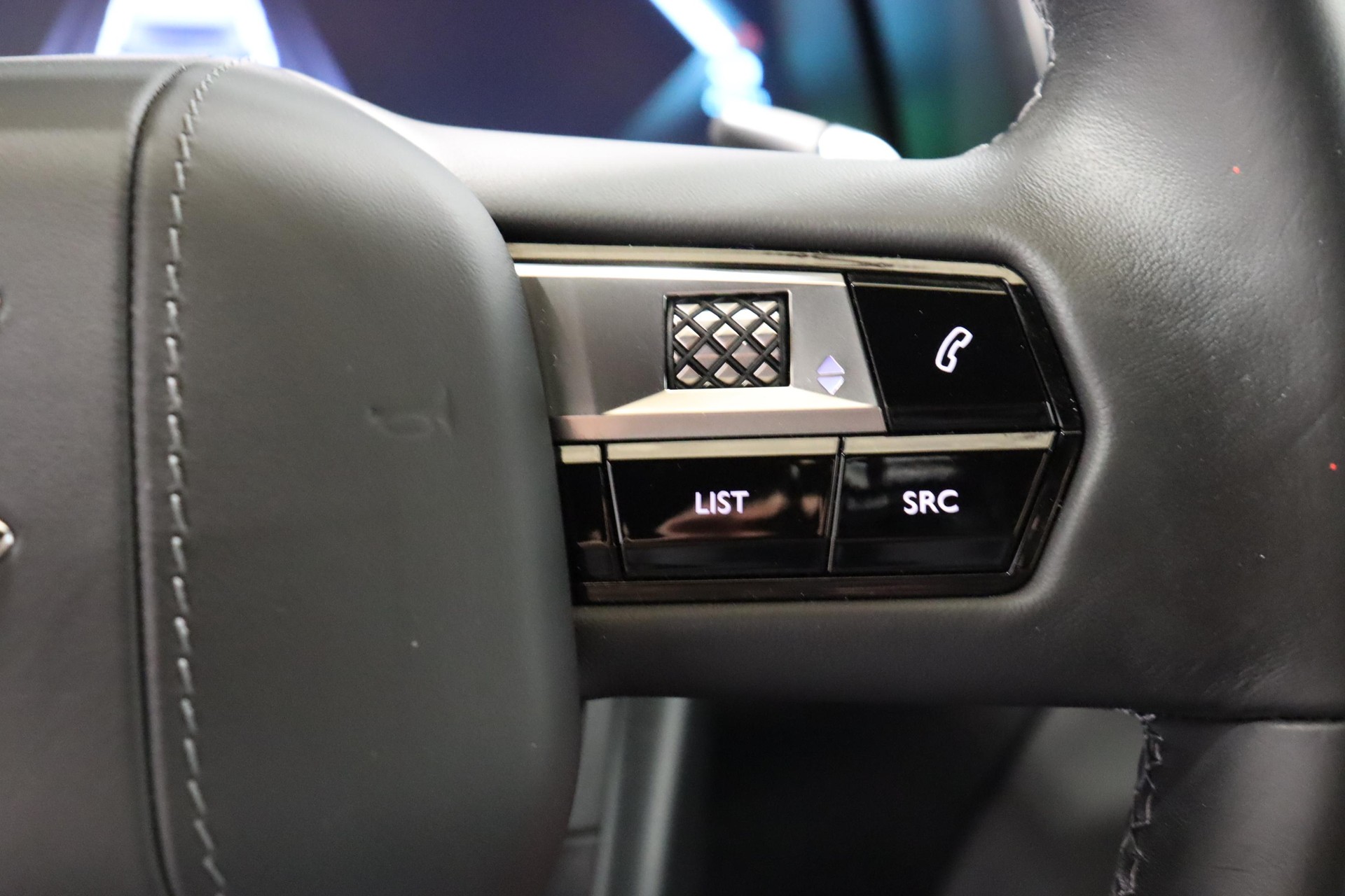DS AUTOMOBILES 7 Crossback 1.6 E-Tense Rivoli 4x4-image-16