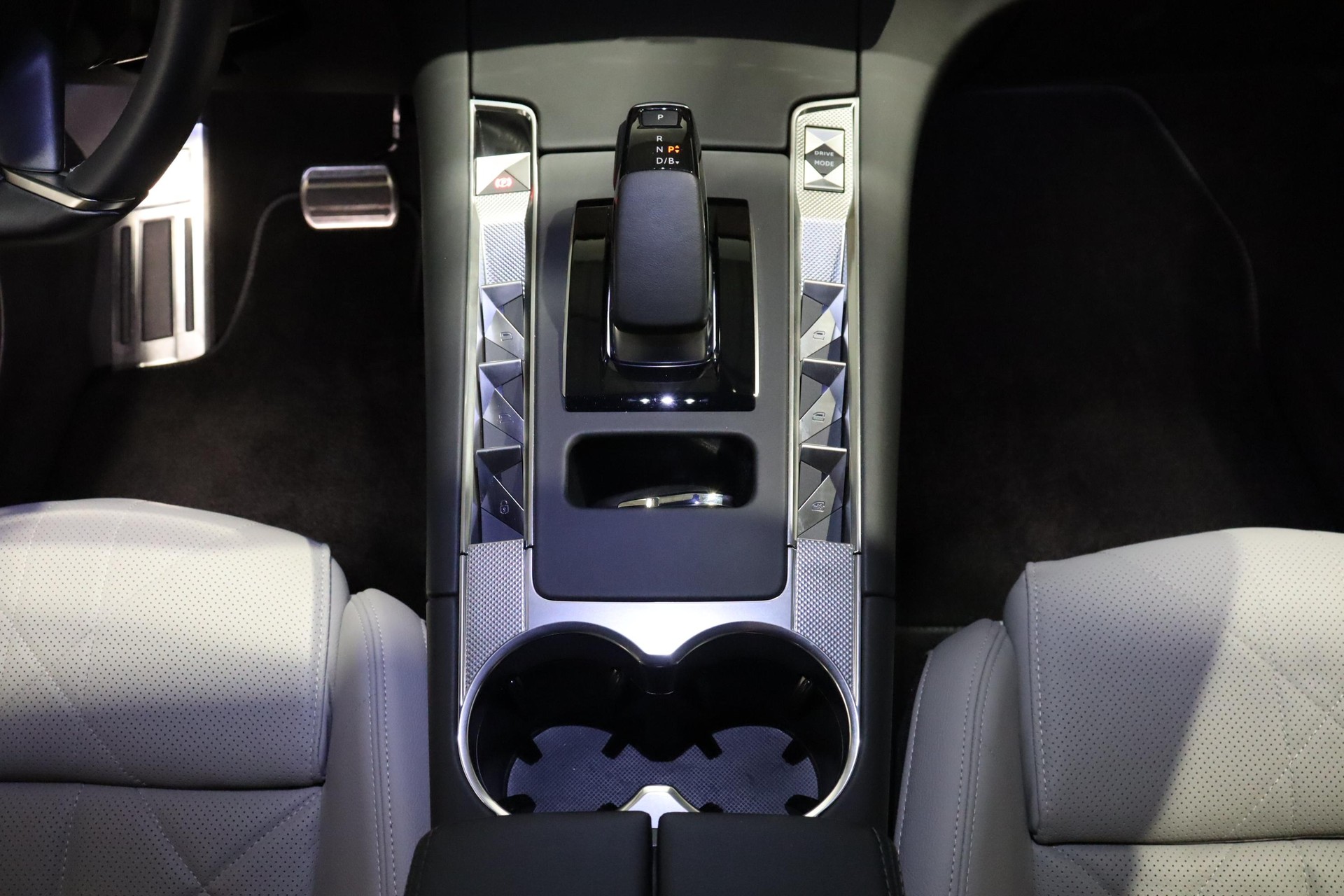 DS AUTOMOBILES 7 Crossback 1.6 E-Tense Rivoli 4x4-image-9