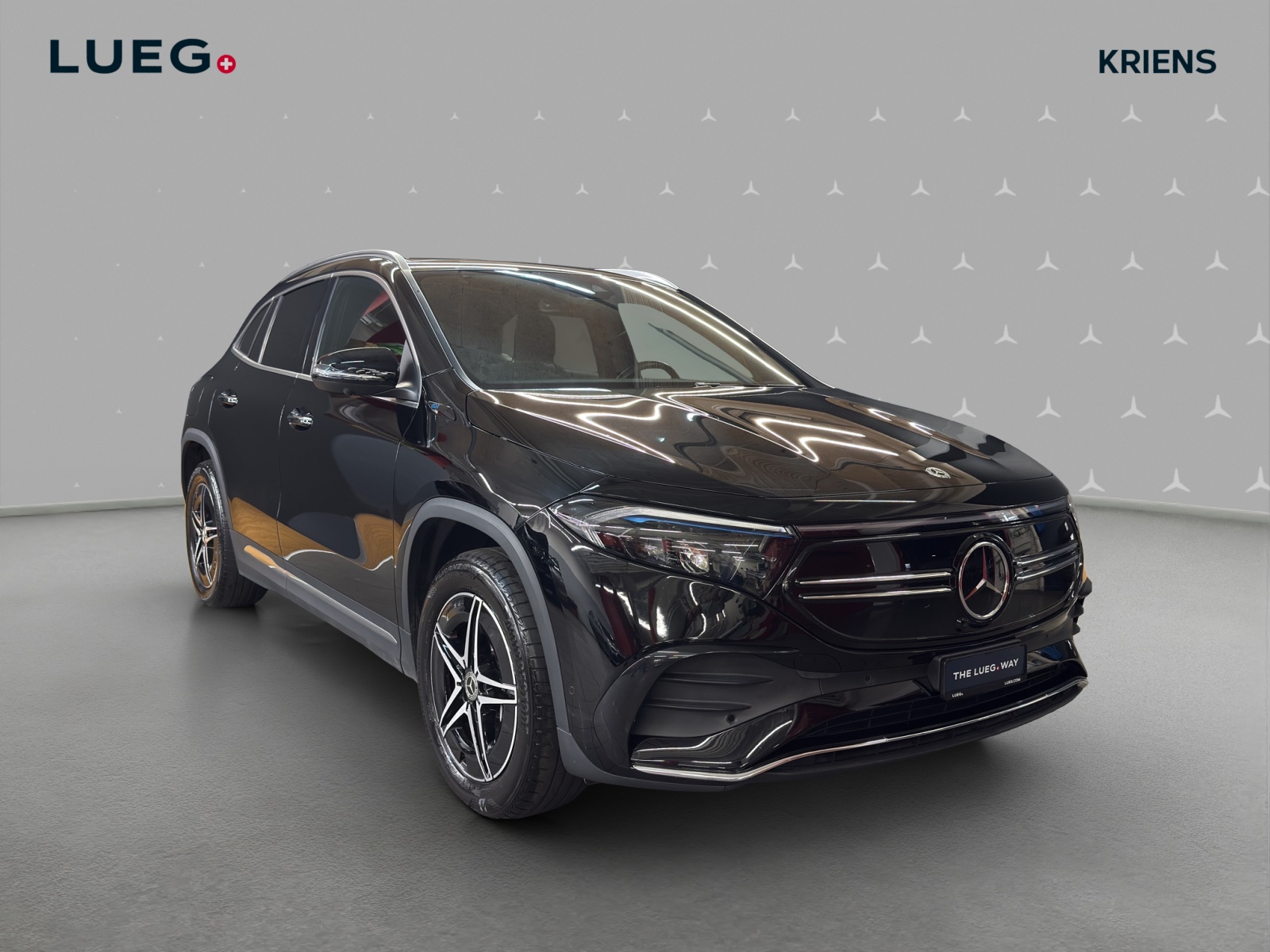 MERCEDES-BENZ EQA 300 4M - AMG / DISTRONIC / 360 Grad Kamera / Panorama-Dach-image-4