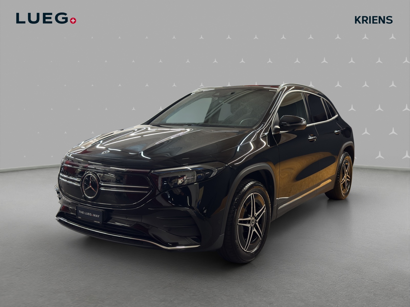 MERCEDES-BENZ EQA 300 4M - AMG / DISTRONIC / 360 Grad Kamera / Panorama-Dach