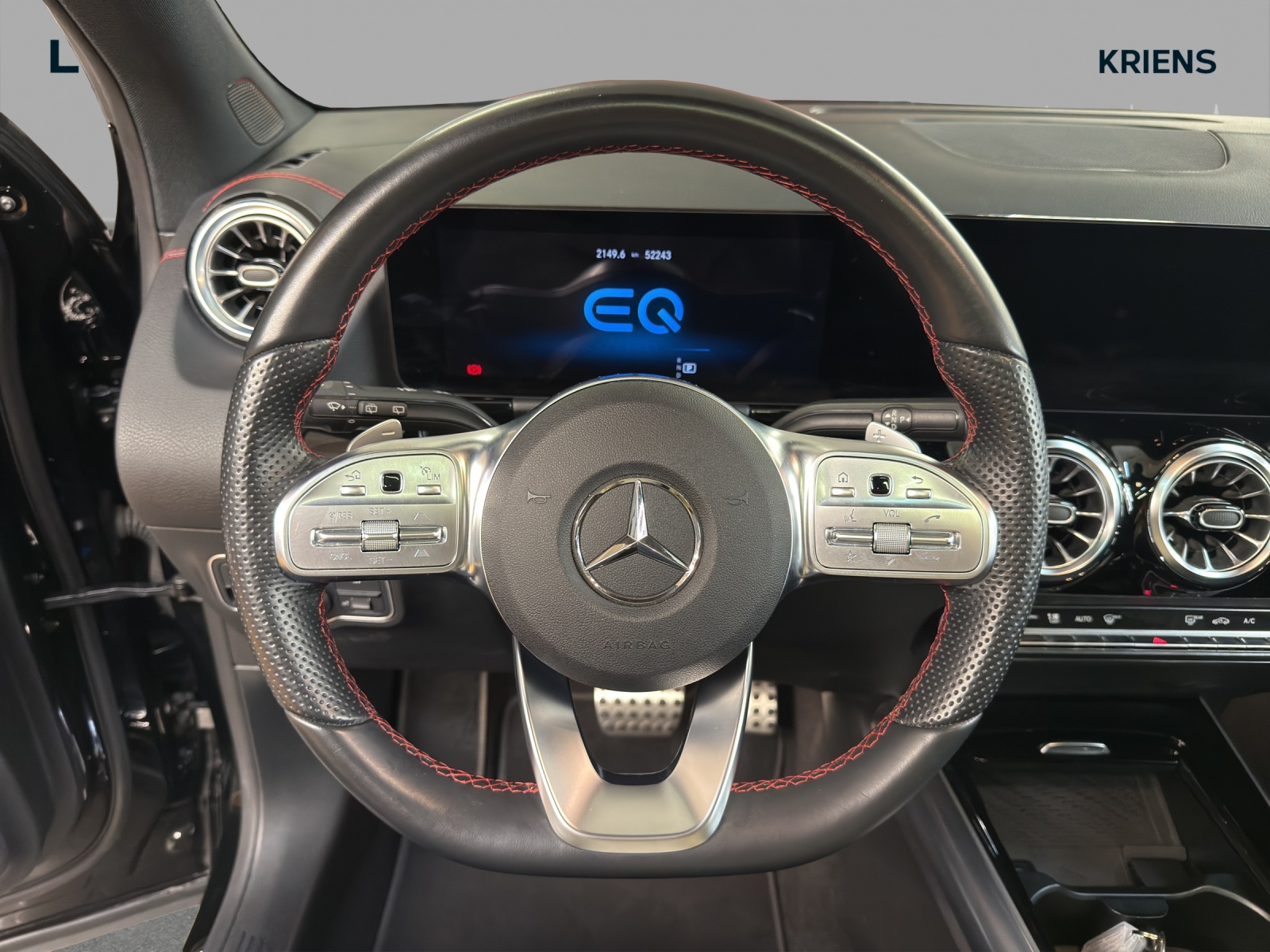 MERCEDES-BENZ EQA 300 4M - AMG / DISTRONIC / 360 Grad Kamera / Panorama-Dach-image-9