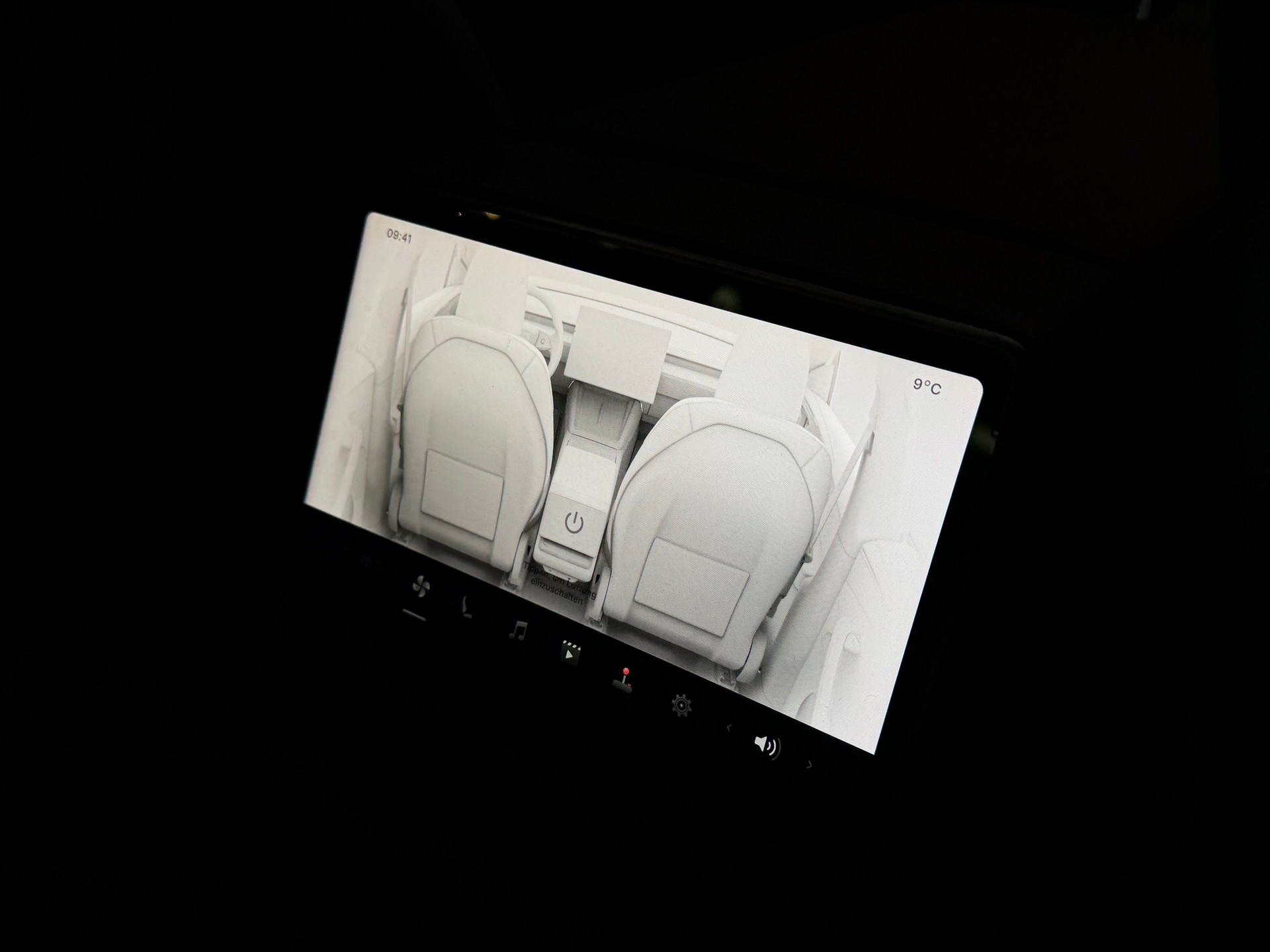TESLA Model Y Long Range Premium AWD-image-17