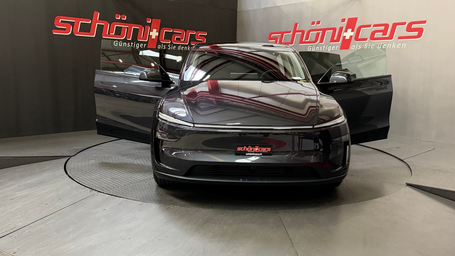 TESLA Model Y Long Range Premium AWD-image-9