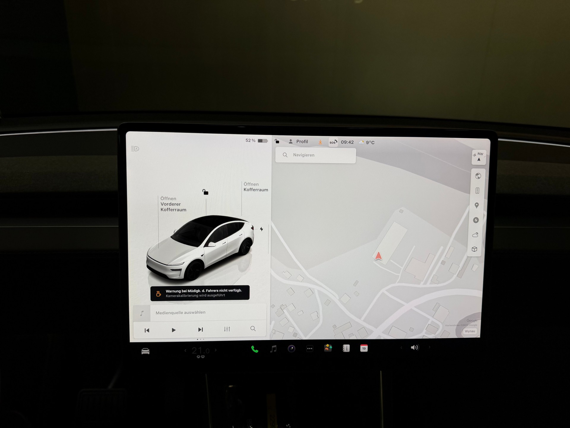 TESLA Model Y Long Range Premium AWD-image-19