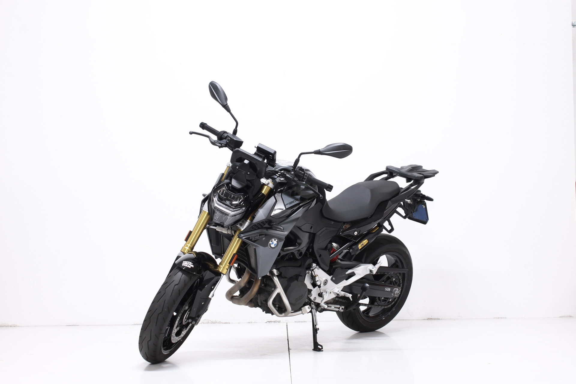 BMW F 900 R Triple Black-image-1