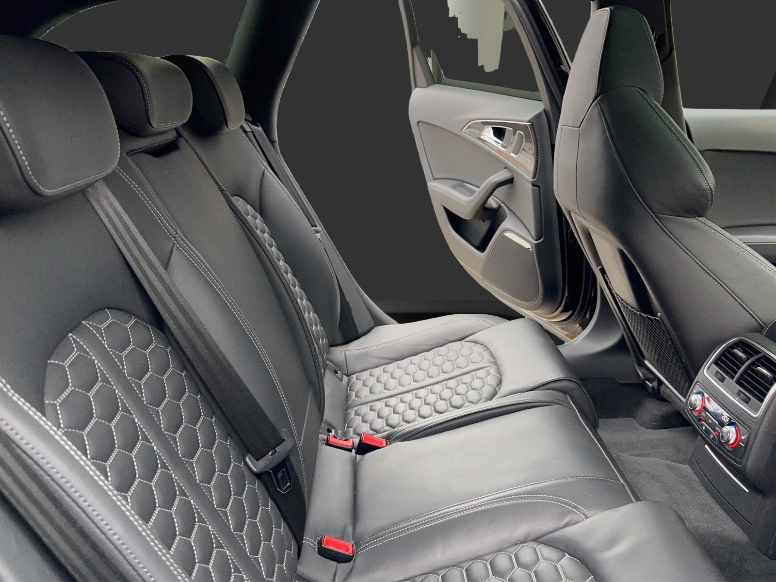 AUDI RS6 Avant 4.0 TFSI V8 quattro Tiptronic-image-3