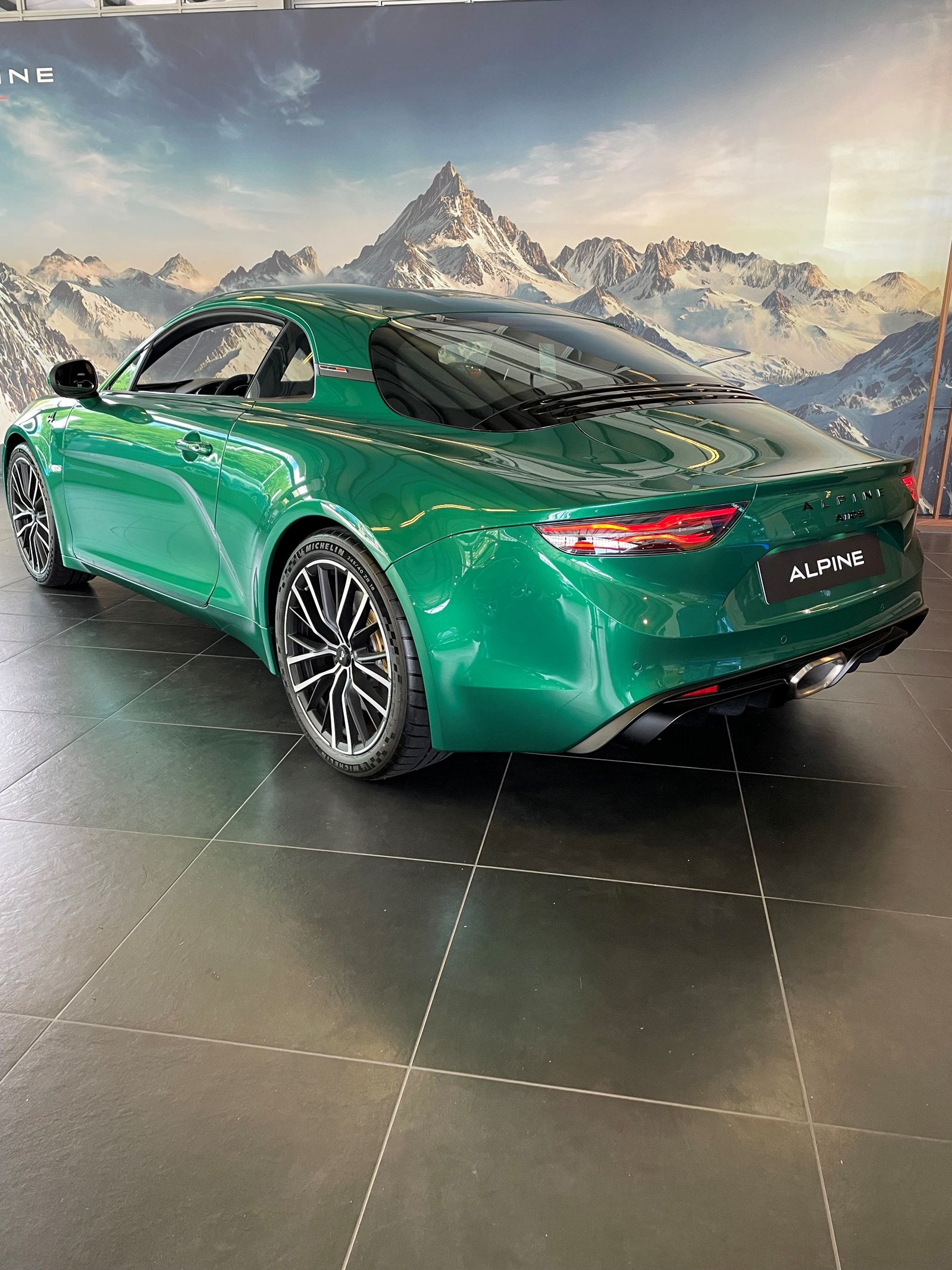 ALPINE A110 S-showroom-element-2