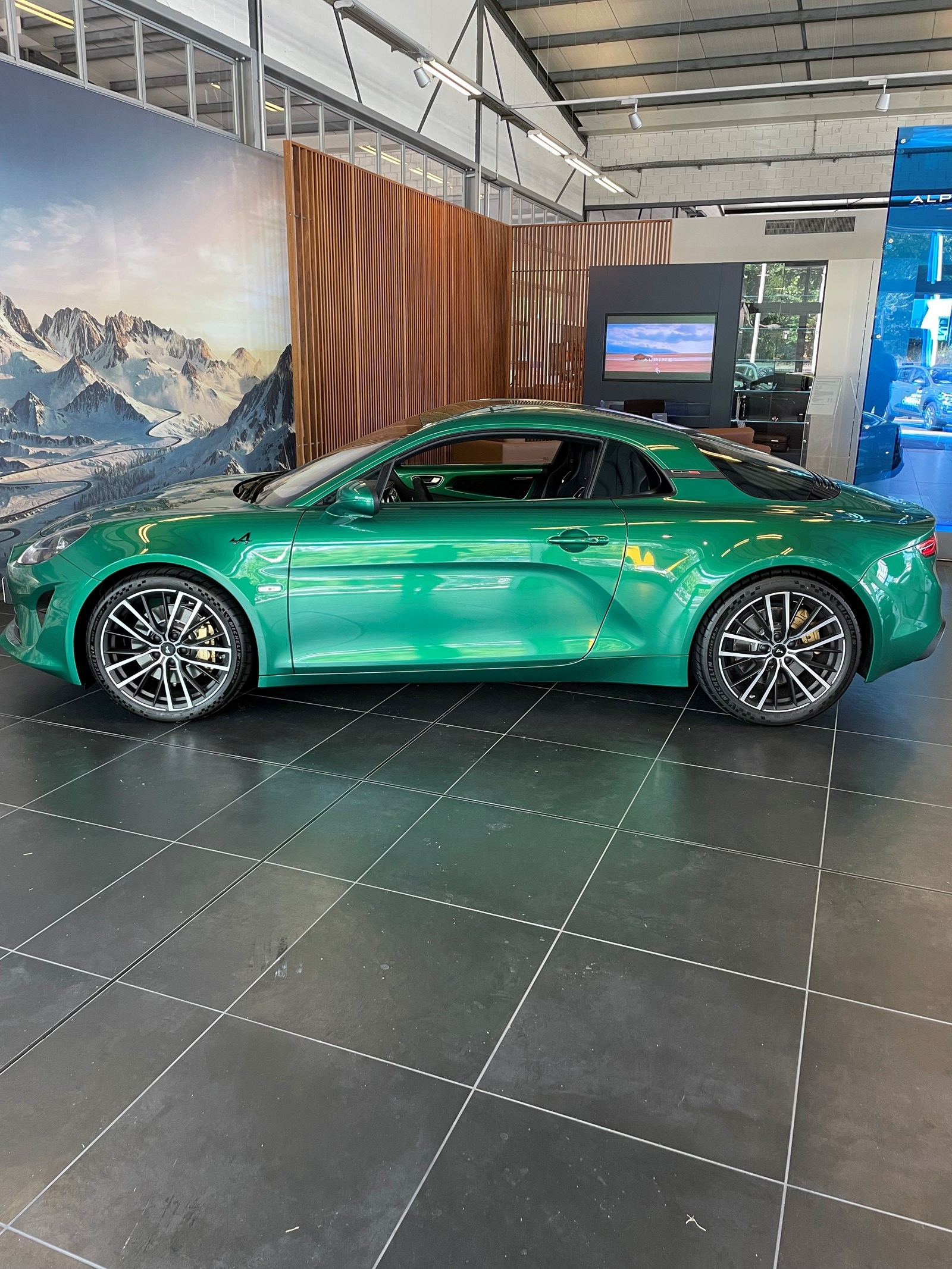 ALPINE A110 S-showroom-element-1