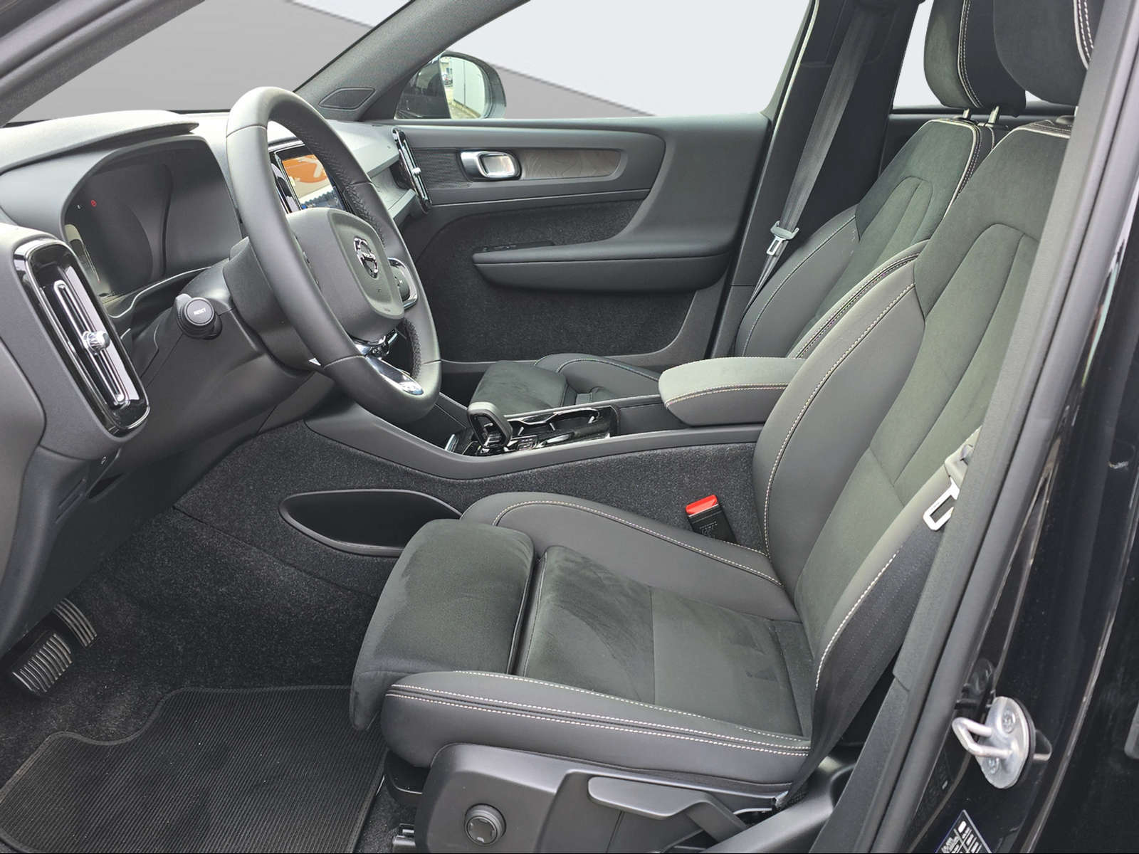 VOLVO C40 Recharge E80 82kWh Twin AWD Pure Electric Plus-image-7