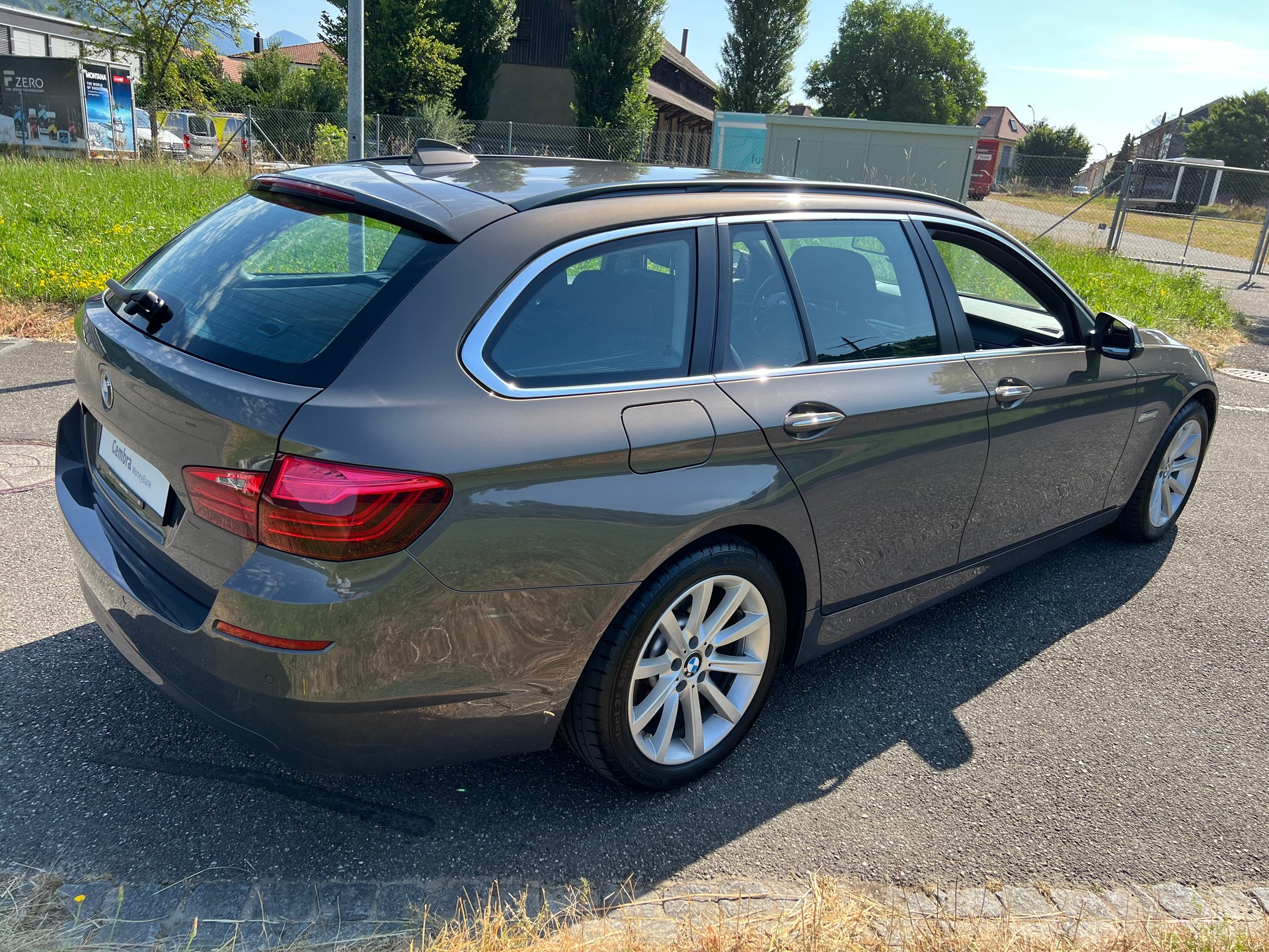 BMW 528i Touring xDrive Luxury Line Steptronic. TOP ZUSTAND. SAUBER UND GEPFLEGT. VIEL ZUBEHÖR !! PREIS 14`900.--image-9