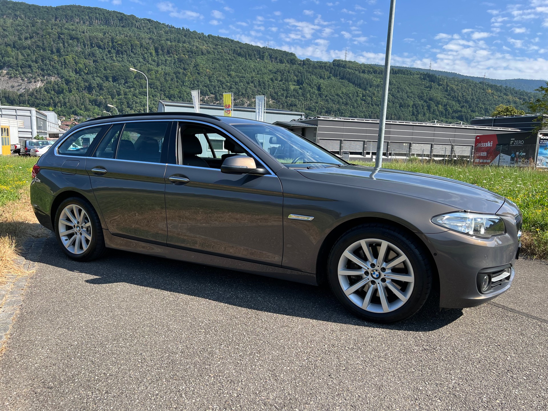 BMW 528i Touring xDrive Luxury Line Steptronic. TOP ZUSTAND. SAUBER UND GEPFLEGT. VIEL ZUBEHÖR !! PREIS 14`900.--image-8