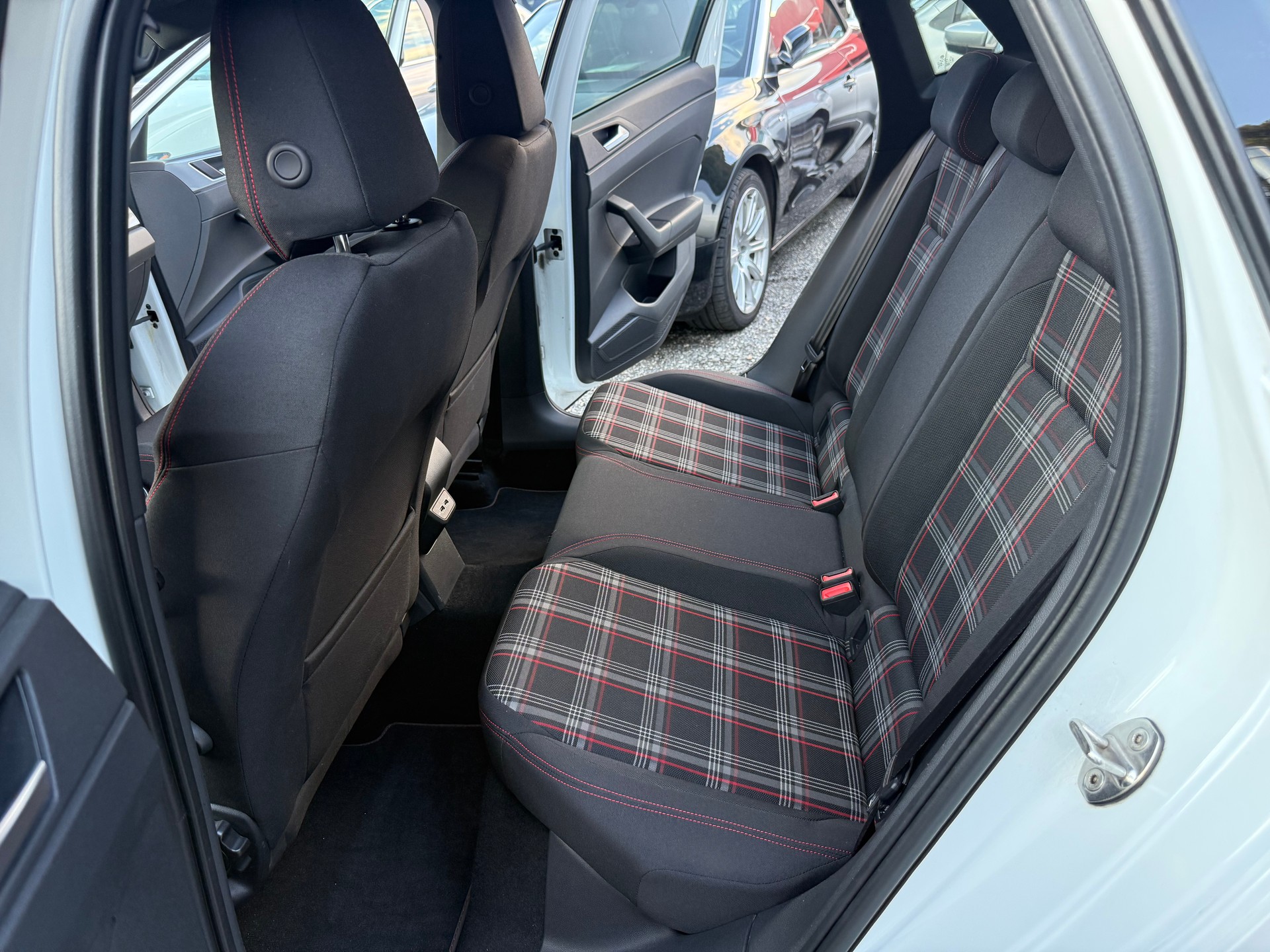 VW Polo 2.0 TSI GTI DSG-image-10