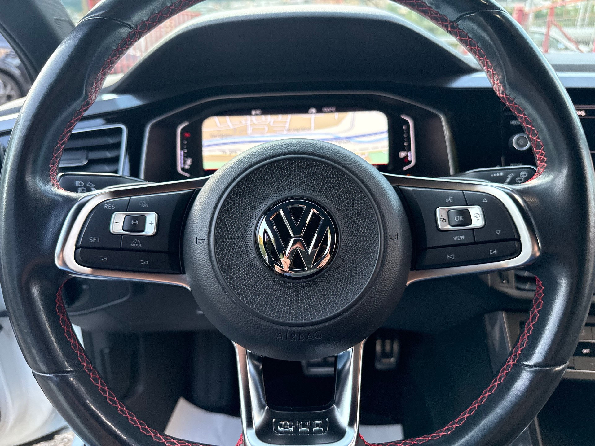 VW Polo 2.0 TSI GTI DSG-image-13