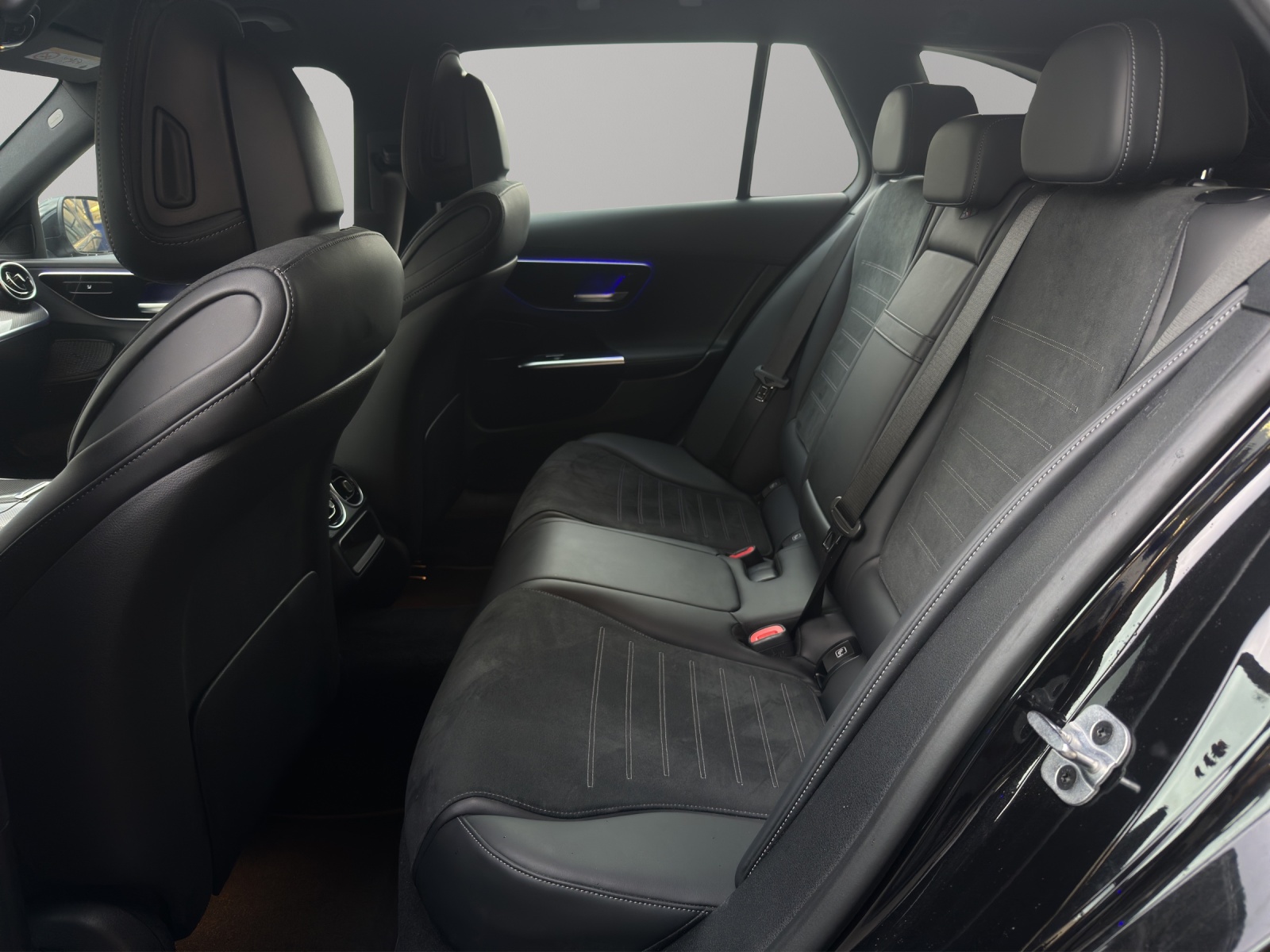 MERCEDES-BENZ C 300 T AMG-LINE-image-12