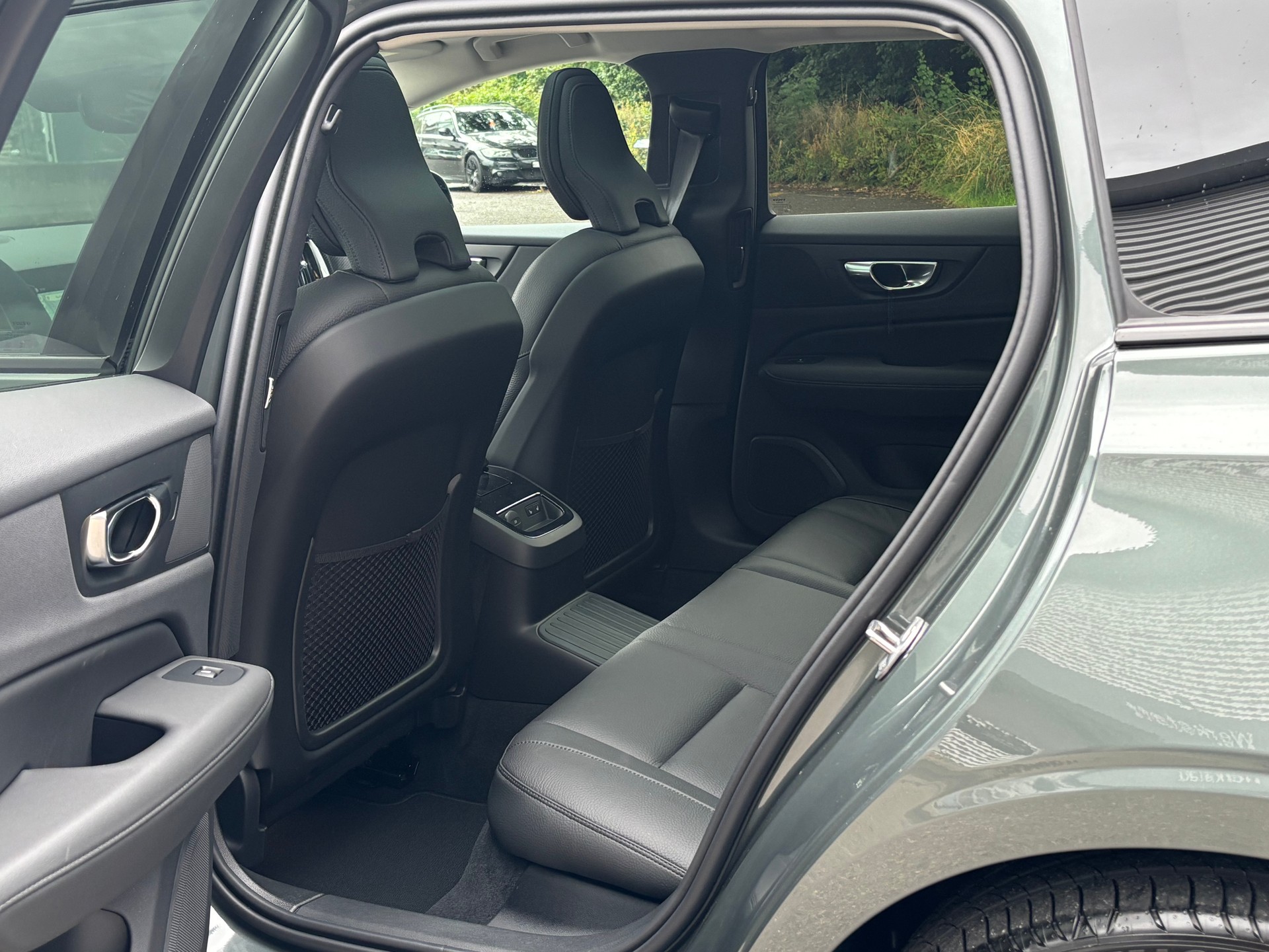 VOLVO V60 2.0 T8 TE Ultra Dark eAWD-image-11