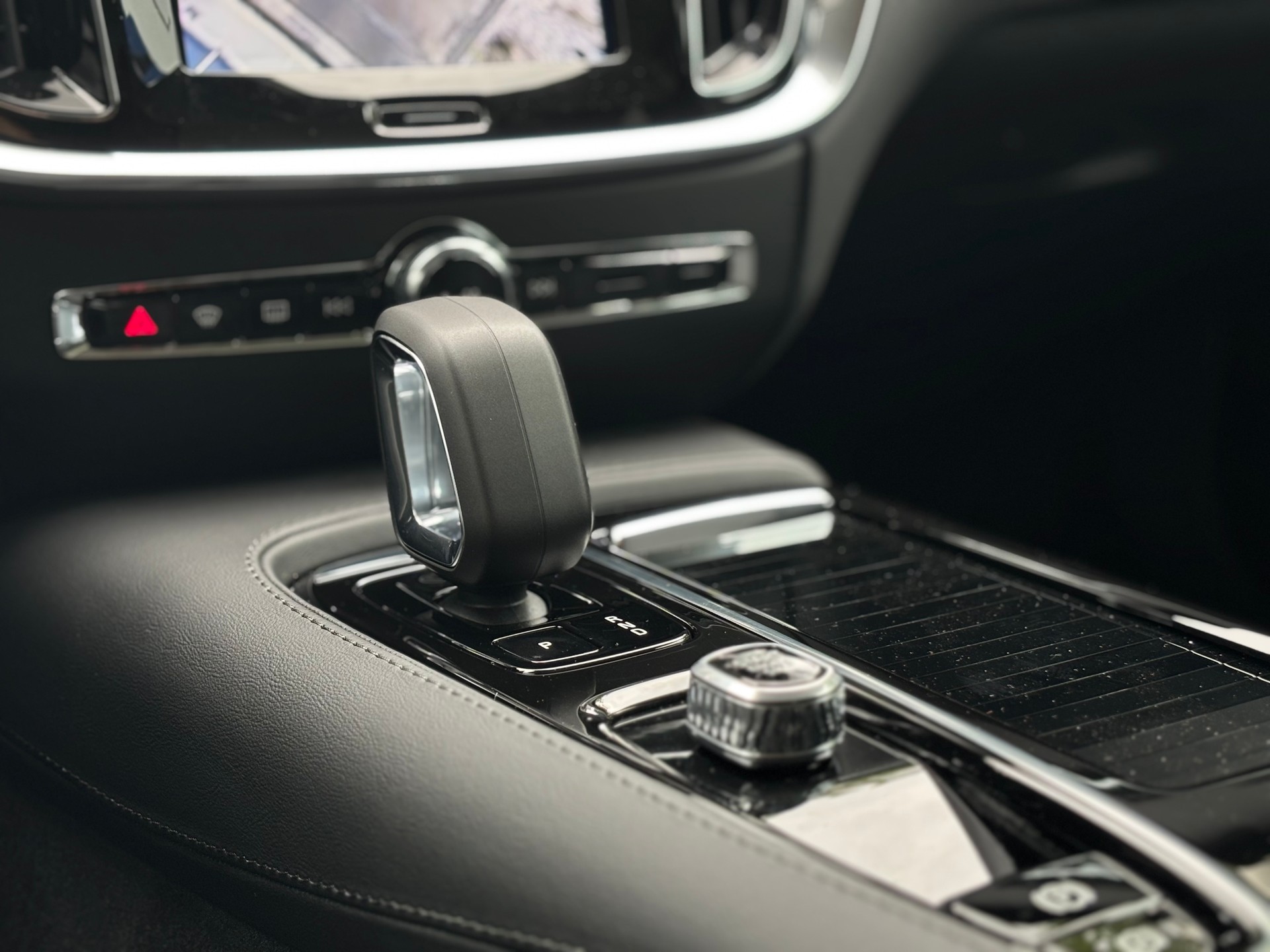 VOLVO V60 2.0 T8 TE Ultra Dark eAWD-image-14