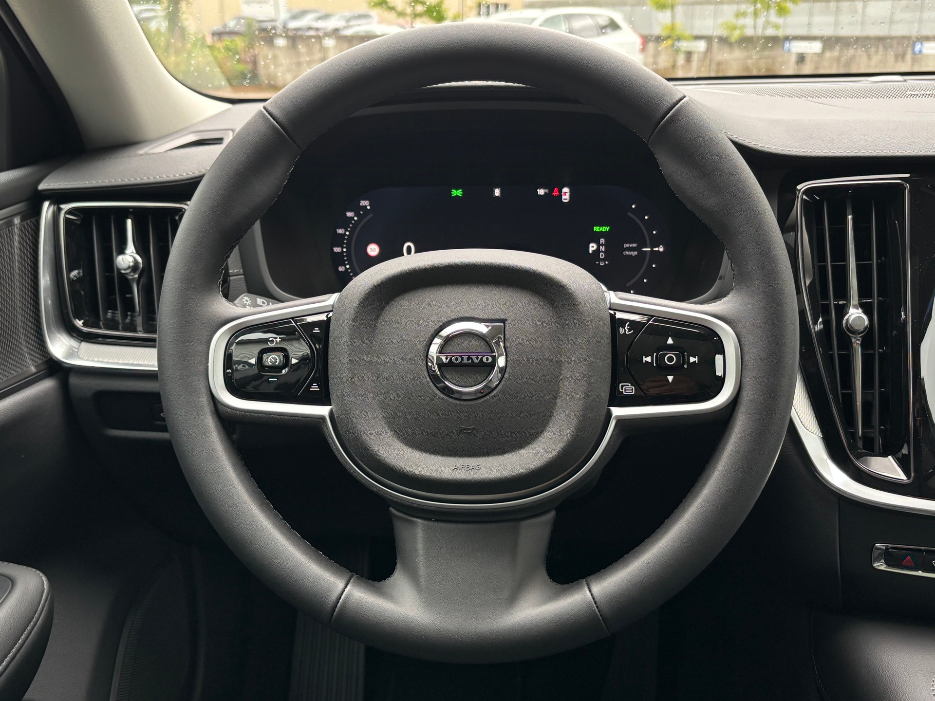 VOLVO V60 2.0 T8 TE Ultra Dark eAWD-image-15