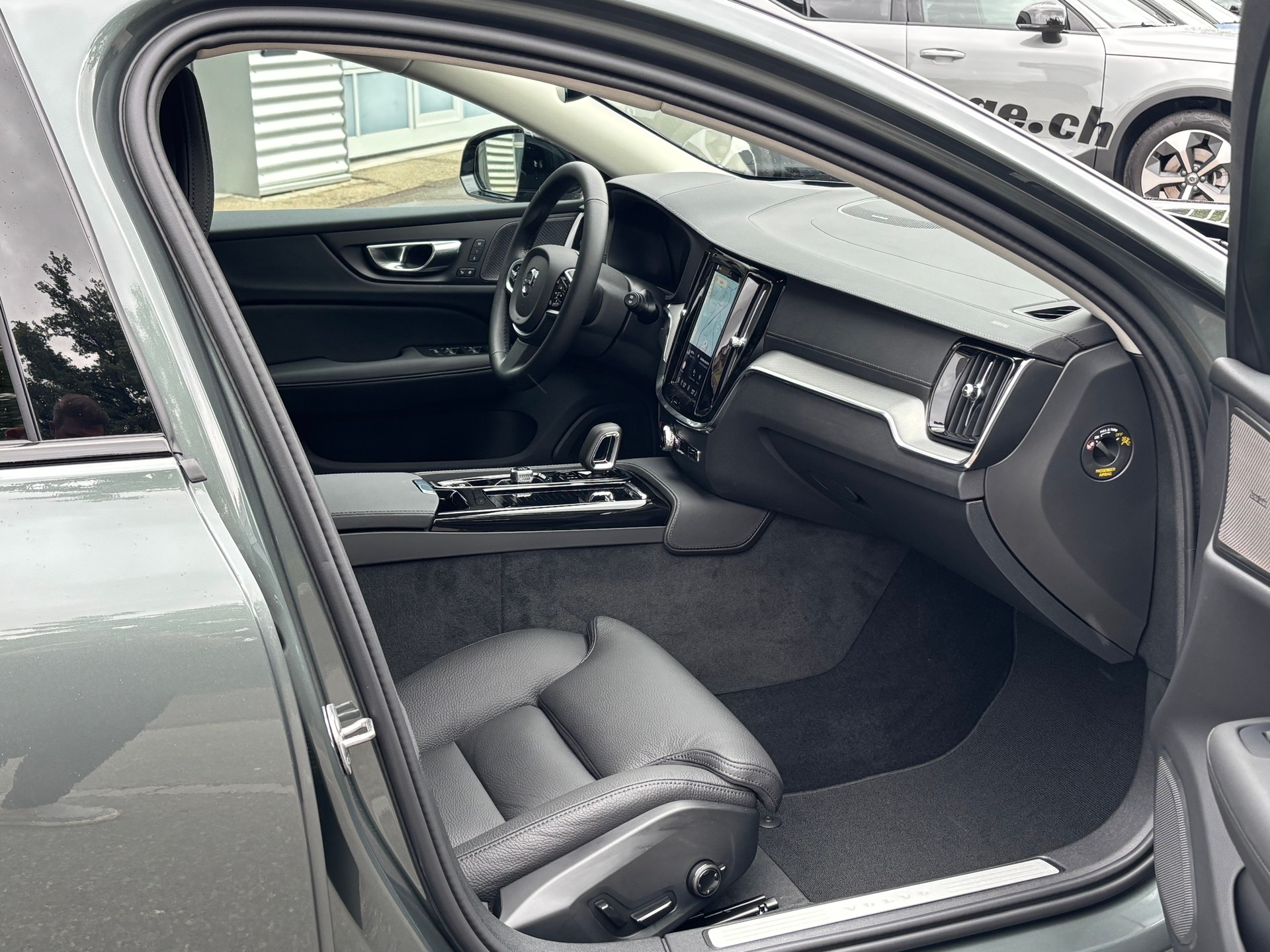VOLVO V60 2.0 T8 TE Ultra Dark eAWD-image-6