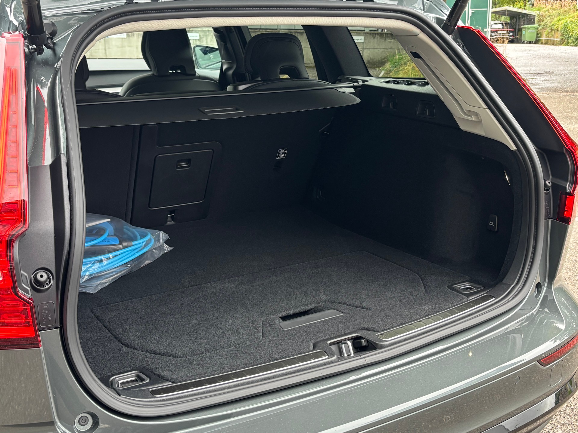 VOLVO V60 2.0 T8 TE Ultra Dark eAWD-image-9