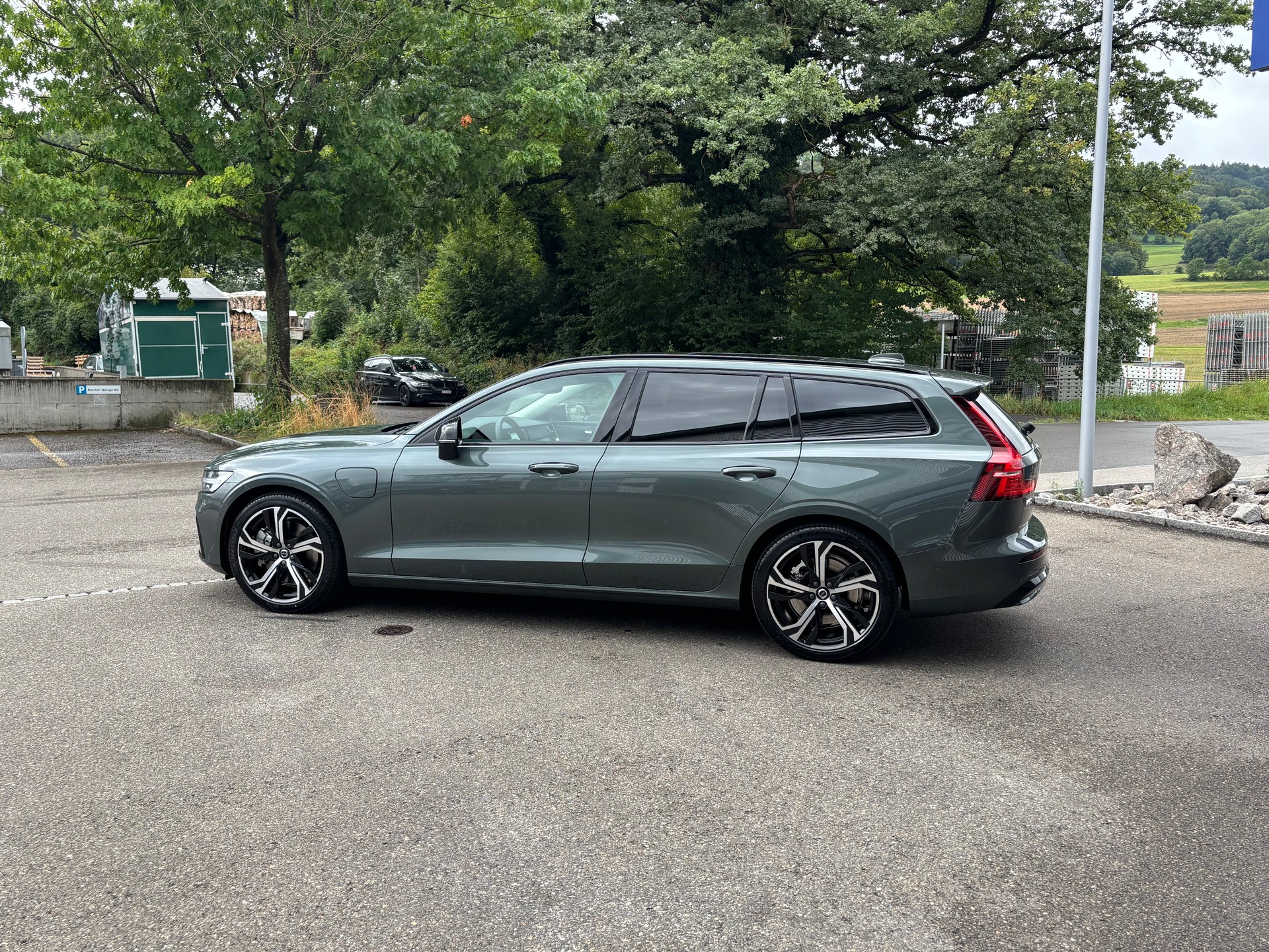 VOLVO V60 2.0 T8 TE Ultra Dark eAWD-image-4