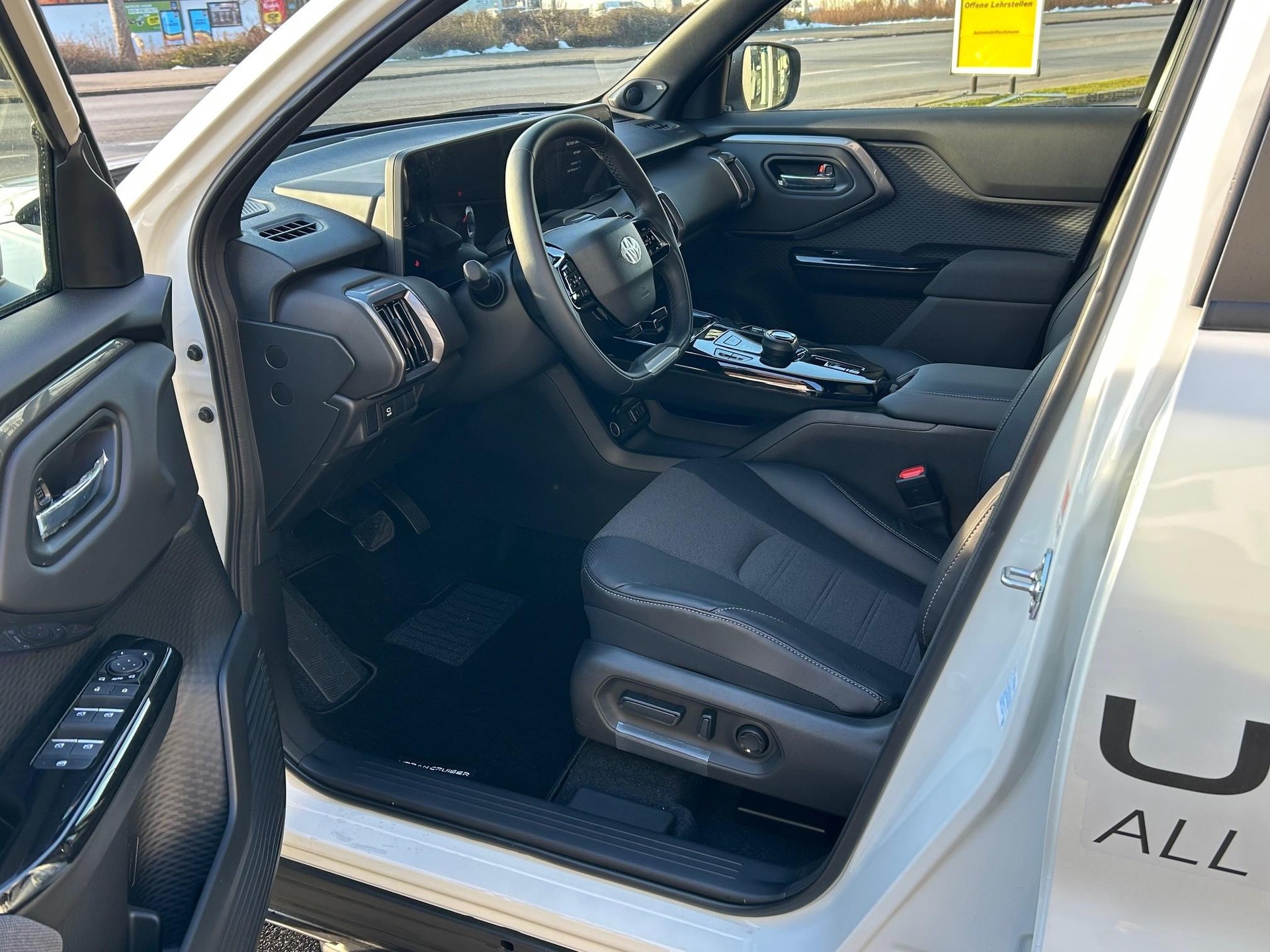 TOYOTA Urban Cruiser Premium-image-7
