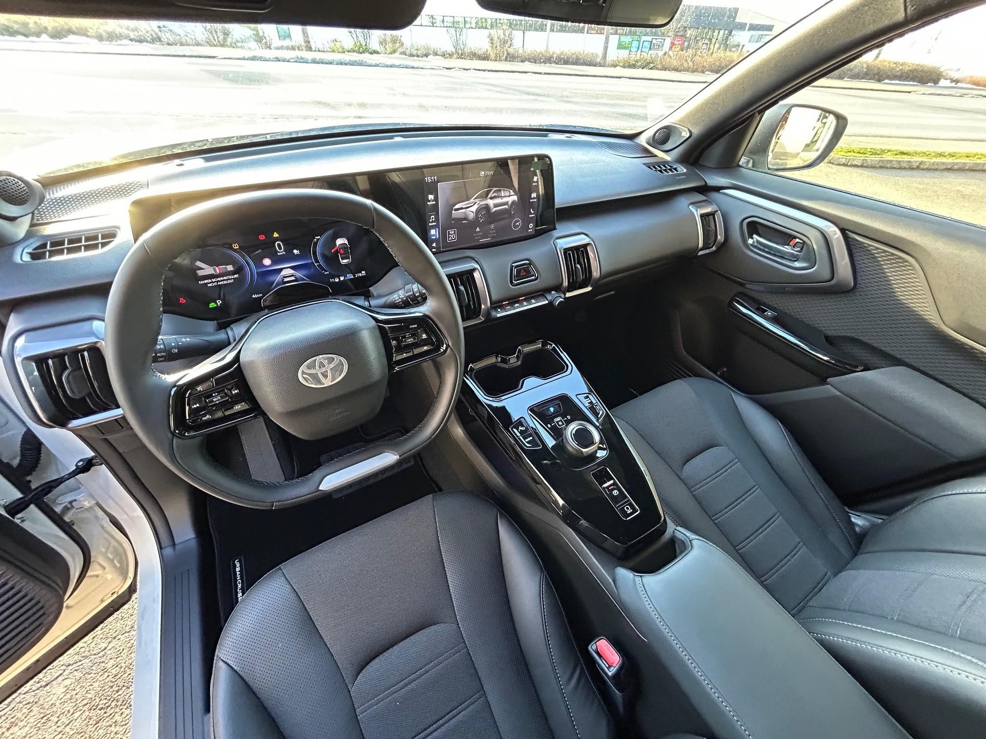 TOYOTA Urban Cruiser Premium-image-9