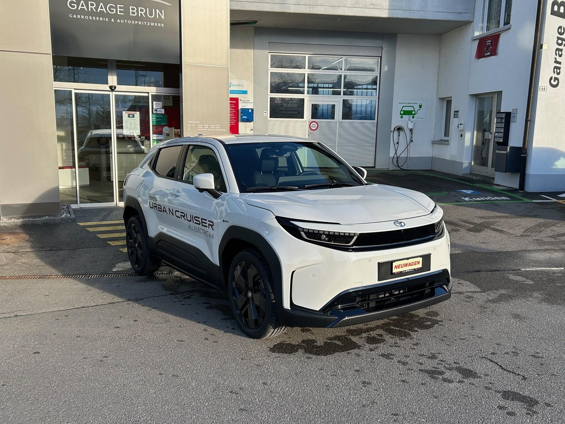 TOYOTA Urban Cruiser Premium-image-6