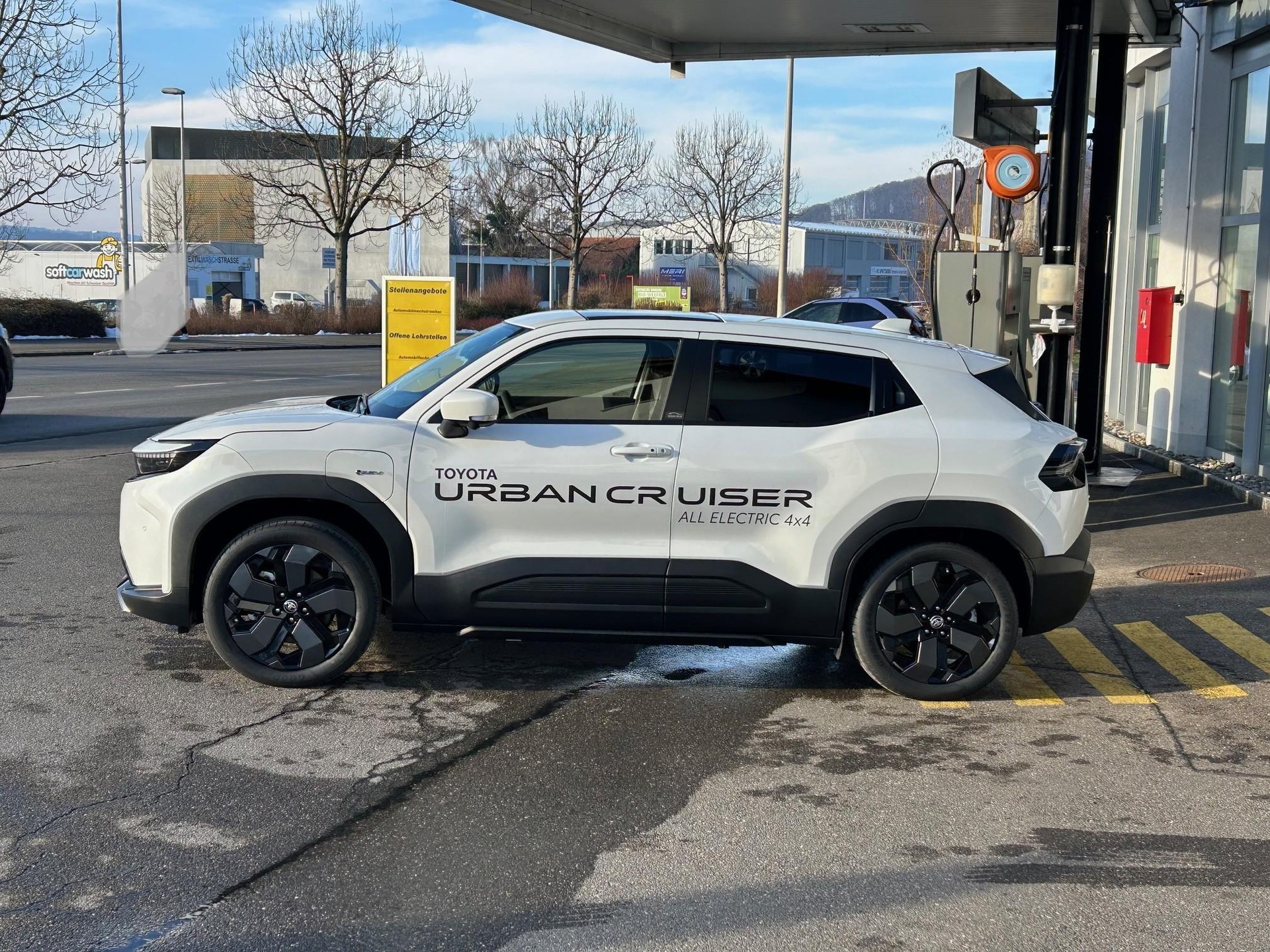 TOYOTA Urban Cruiser Premium-image-1