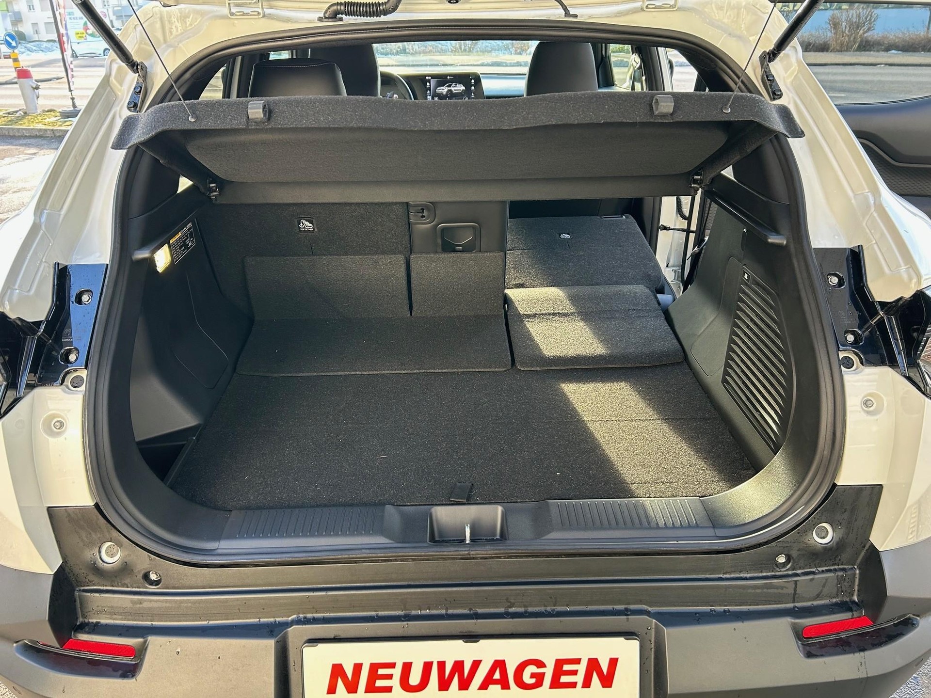 TOYOTA Urban Cruiser Premium-image-12