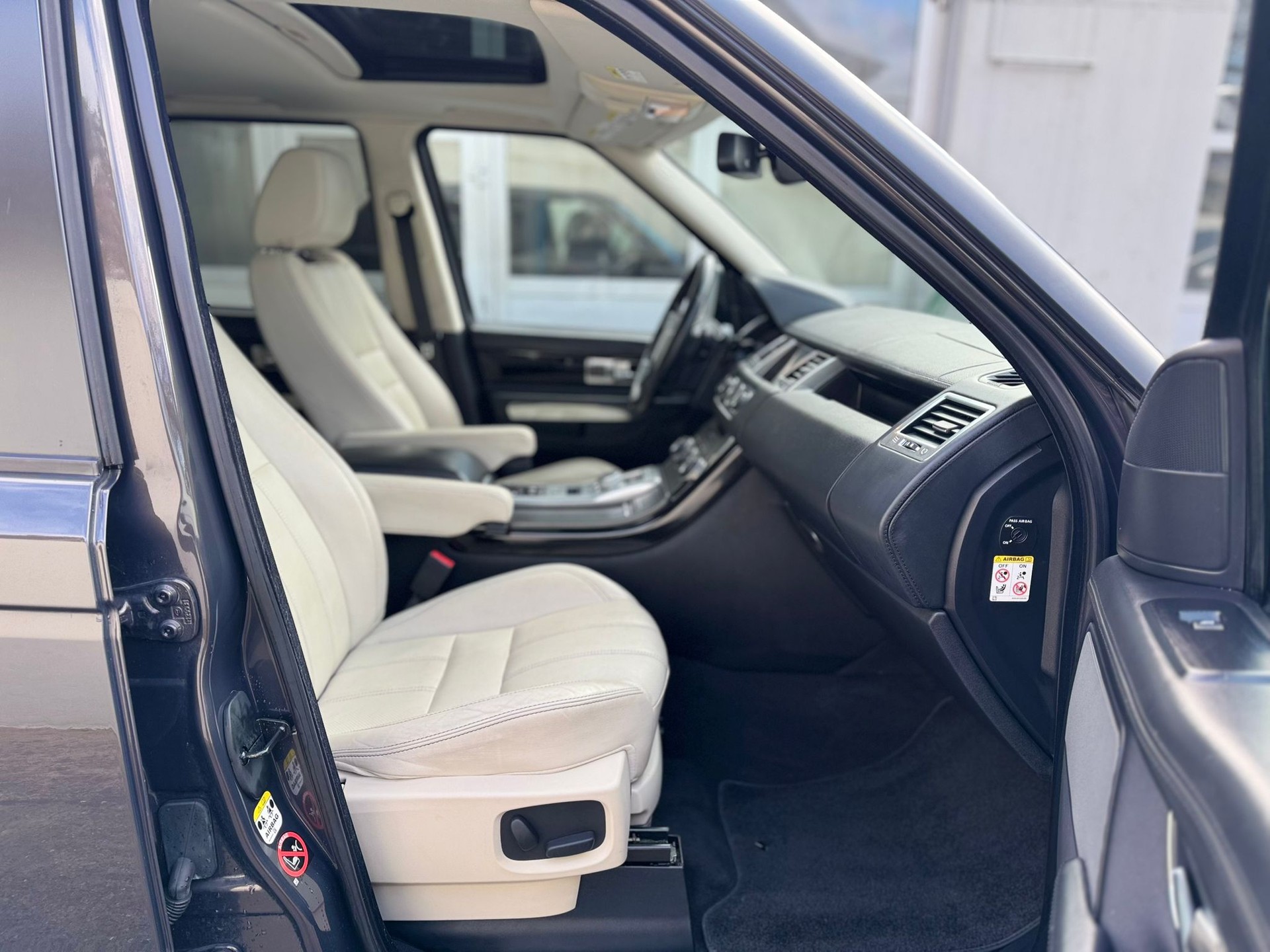 LAND ROVER Range Rover Sport 3.0 TDV6 HSE Automatic-image-9