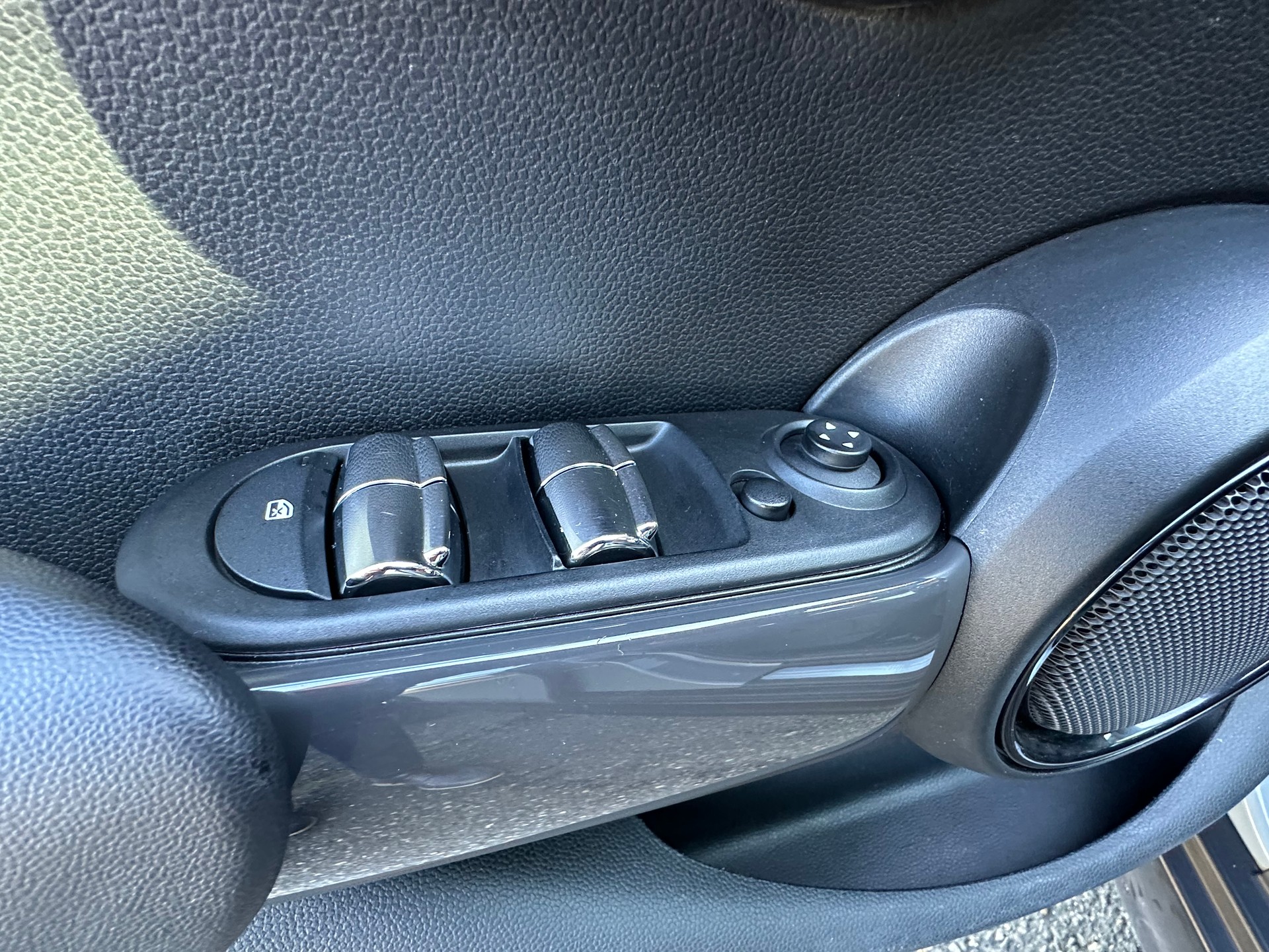 MINI Cooper-image-19