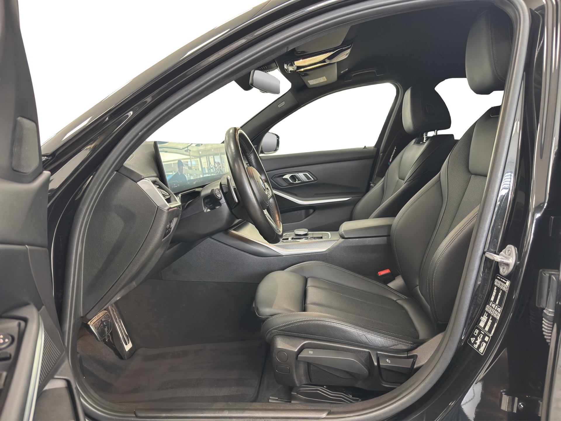 BMW 320d xDrive 48V Steptronic M Sport-image-18