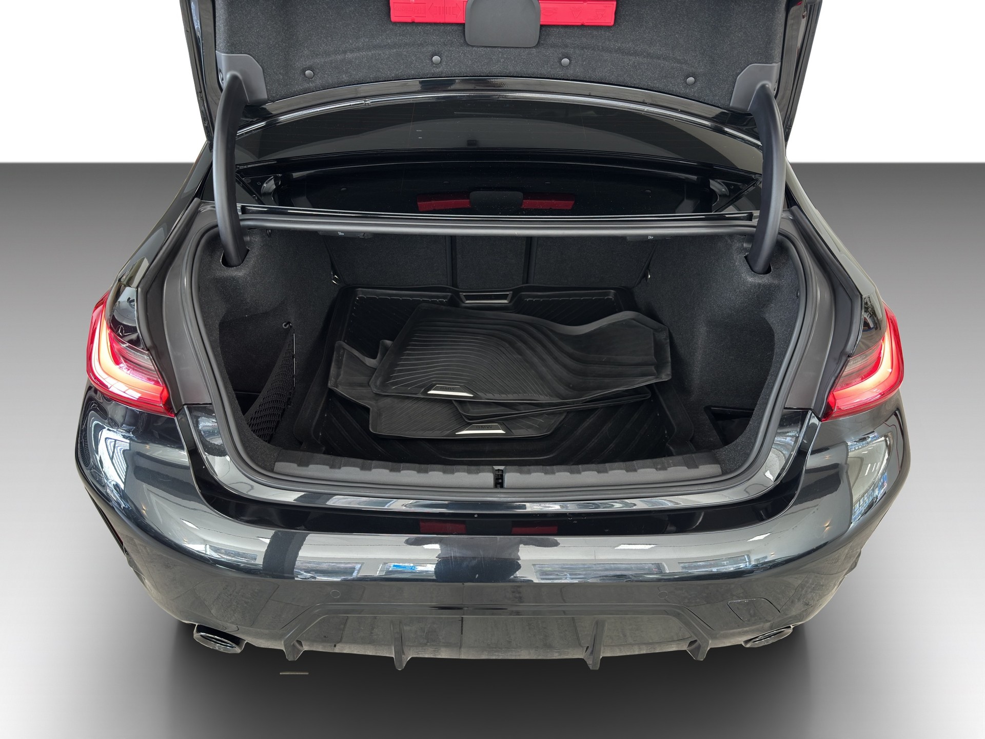 BMW 320d xDrive 48V Steptronic M Sport-image-12