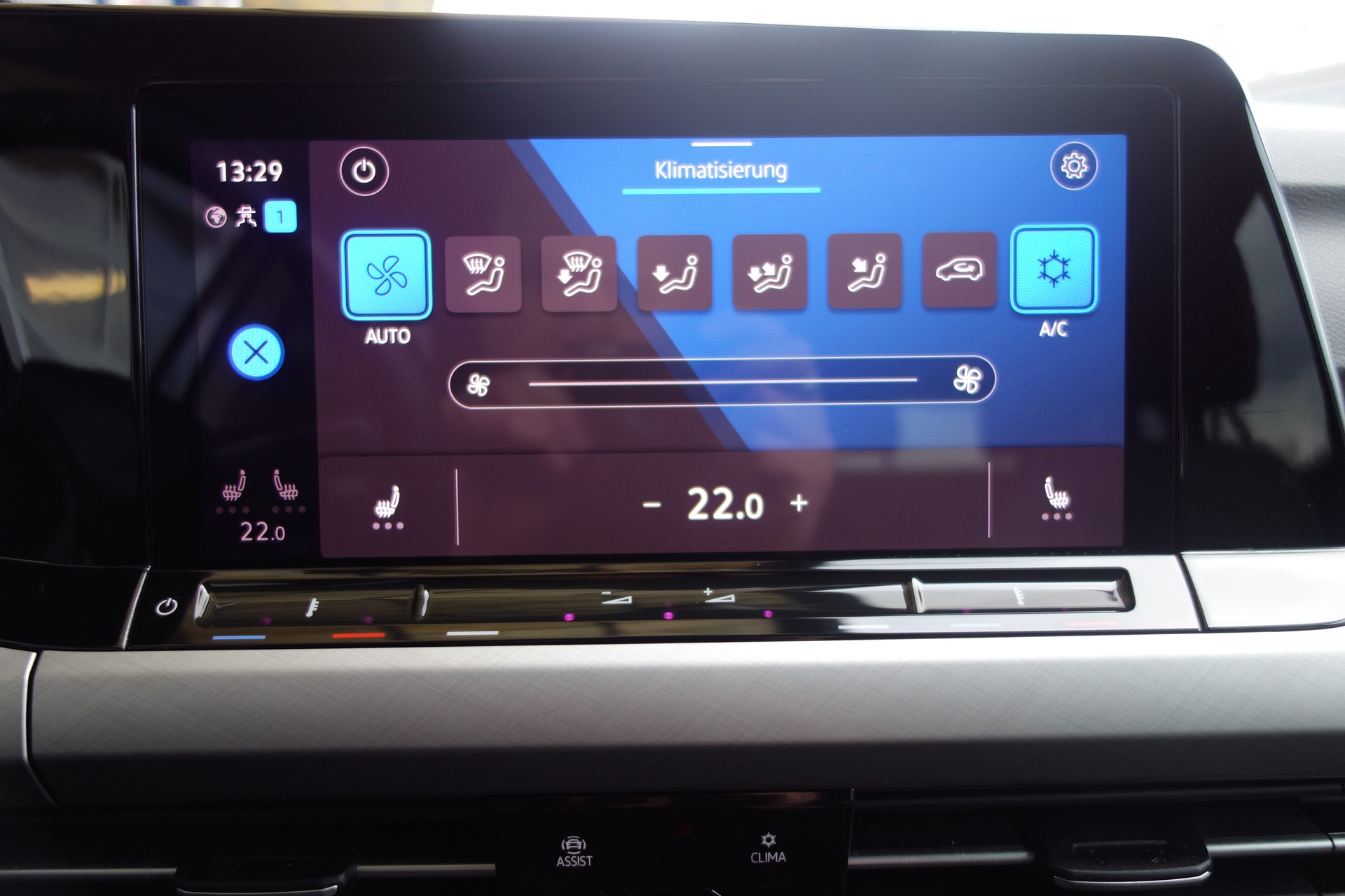 VW Golf Variant 2.0 TDI Life DSG 4Motion-image-18
