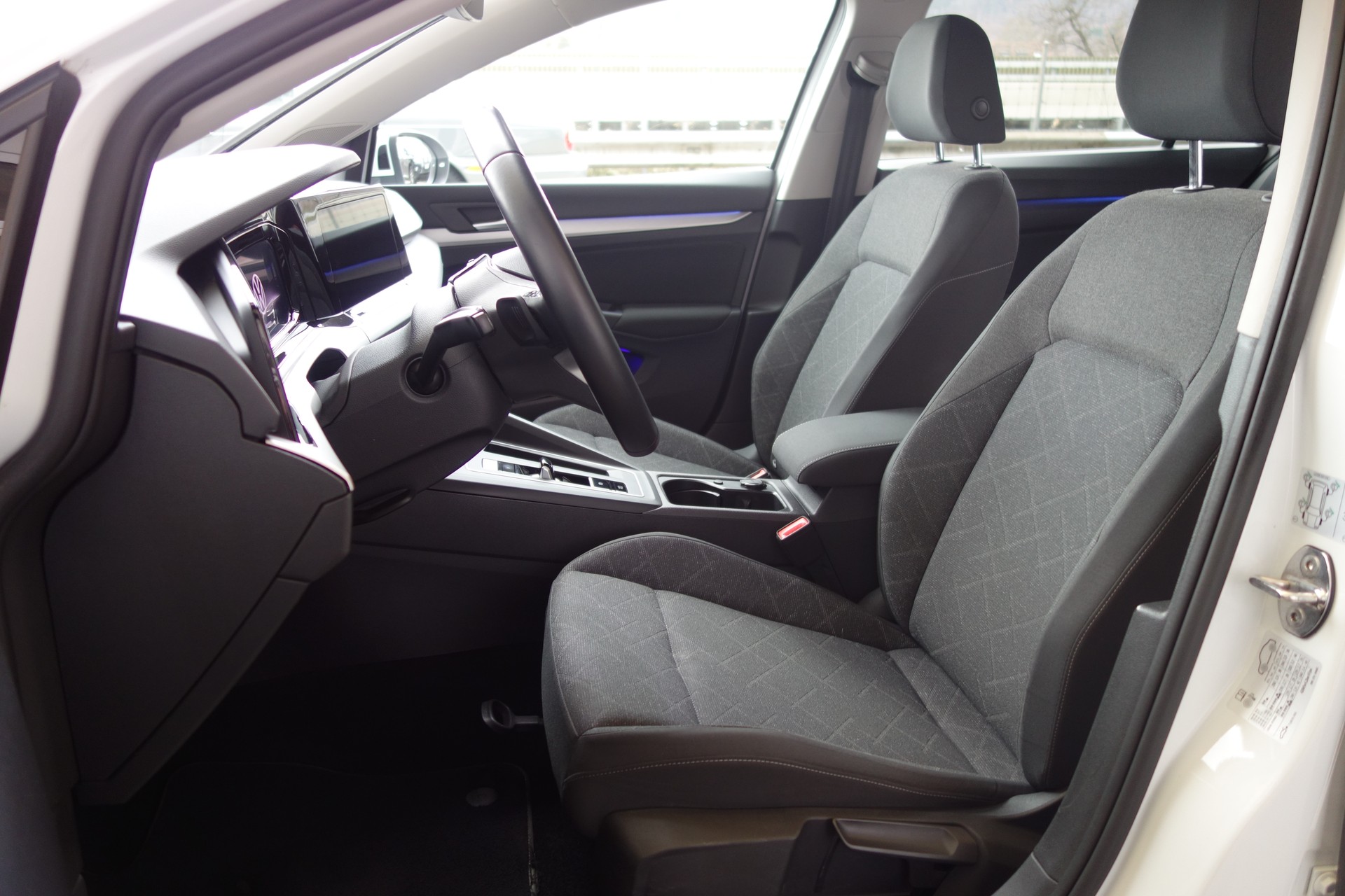 VW Golf Variant 2.0 TDI Life DSG 4Motion-image-10