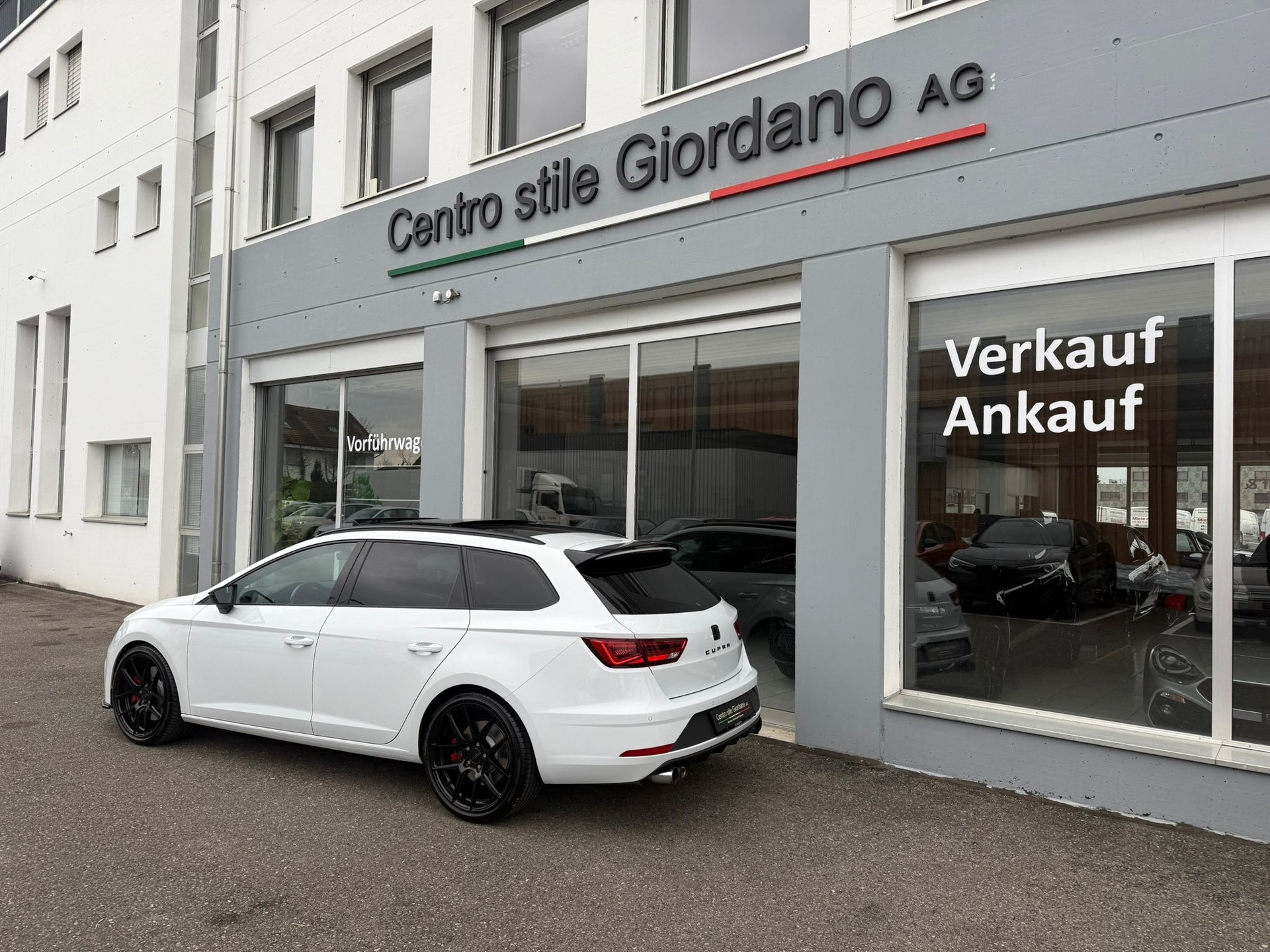 SEAT Leon ST 2.0 TSI Cupra 300 4 Drive DSG-showroom-element-2