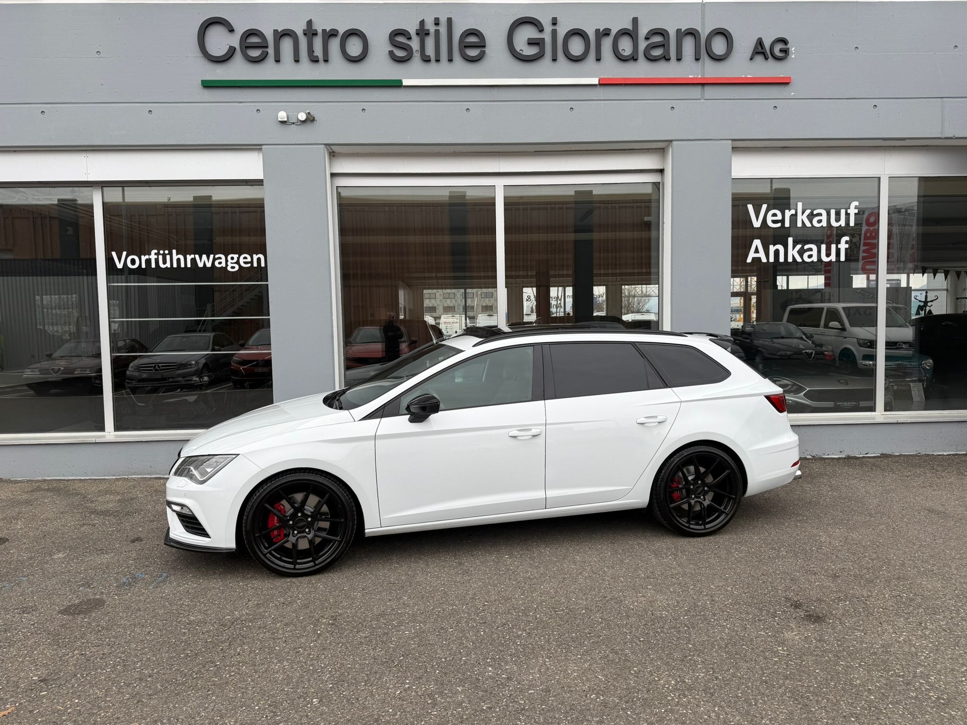 SEAT Leon ST 2.0 TSI Cupra 300 4 Drive DSG-showroom-element-1