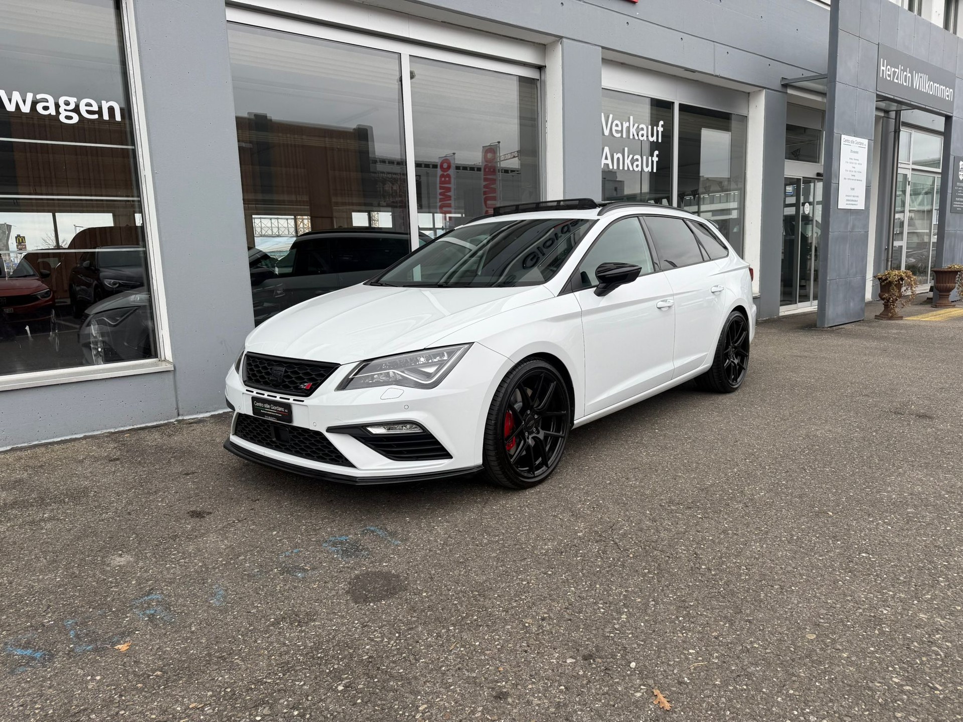 SEAT Leon ST 2.0 TSI Cupra 300 4 Drive DSG-showroom-element-3