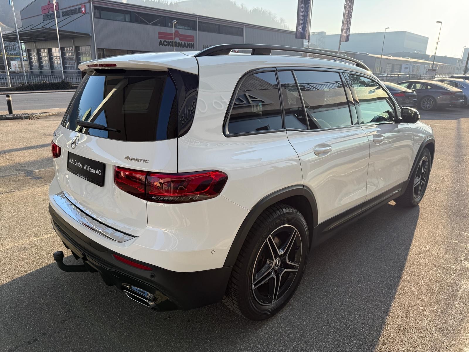 MERCEDES-BENZ GLB 250 4Matic AMG Line 8G-Tronic-showroom-element-2