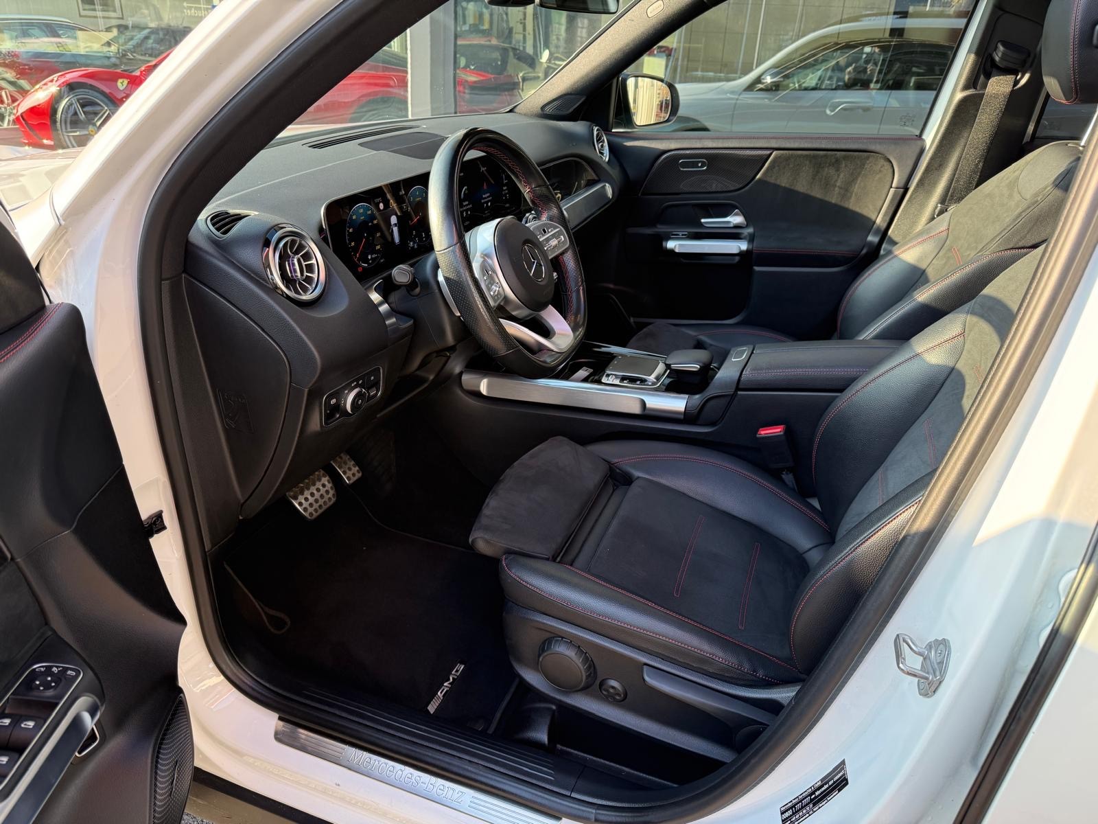 MERCEDES-BENZ GLB 250 4Matic AMG Line 8G-Tronic-image-10