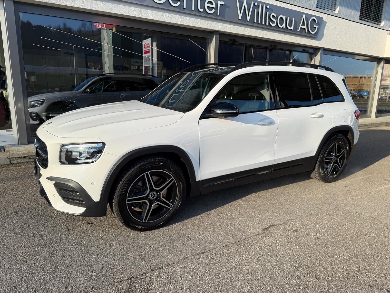 MERCEDES-BENZ GLB 250 4Matic AMG Line 8G-Tronic-image-6