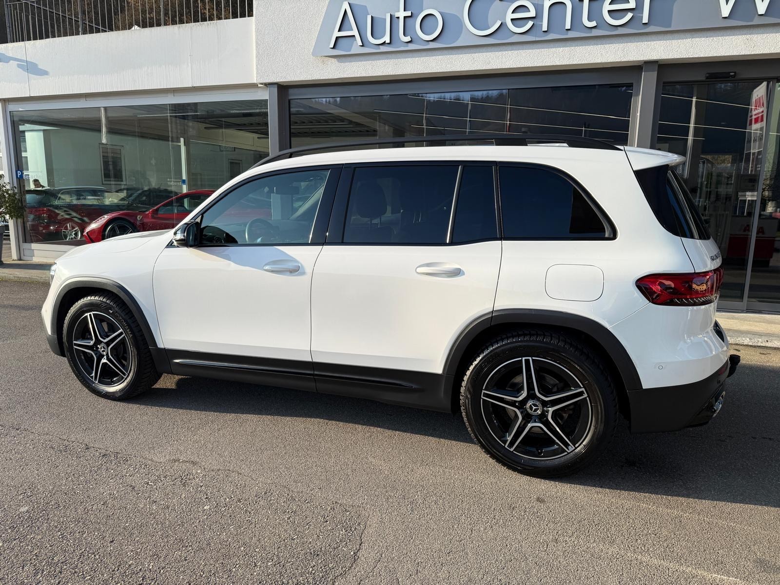 MERCEDES-BENZ GLB 250 4Matic AMG Line 8G-Tronic-showroom-element-3