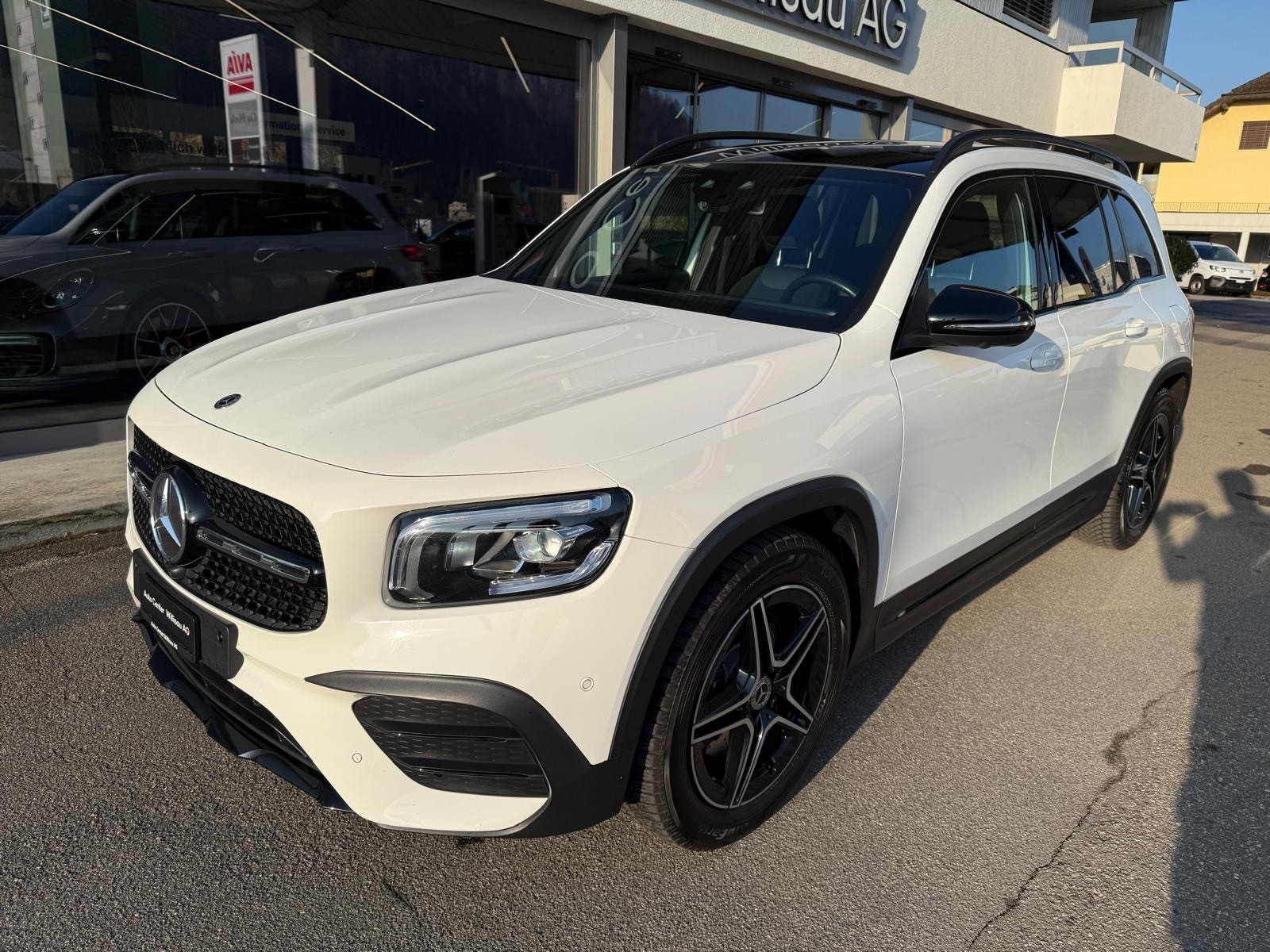 MERCEDES-BENZ GLB 250 4Matic AMG Line 8G-Tronic-showroom-element-1